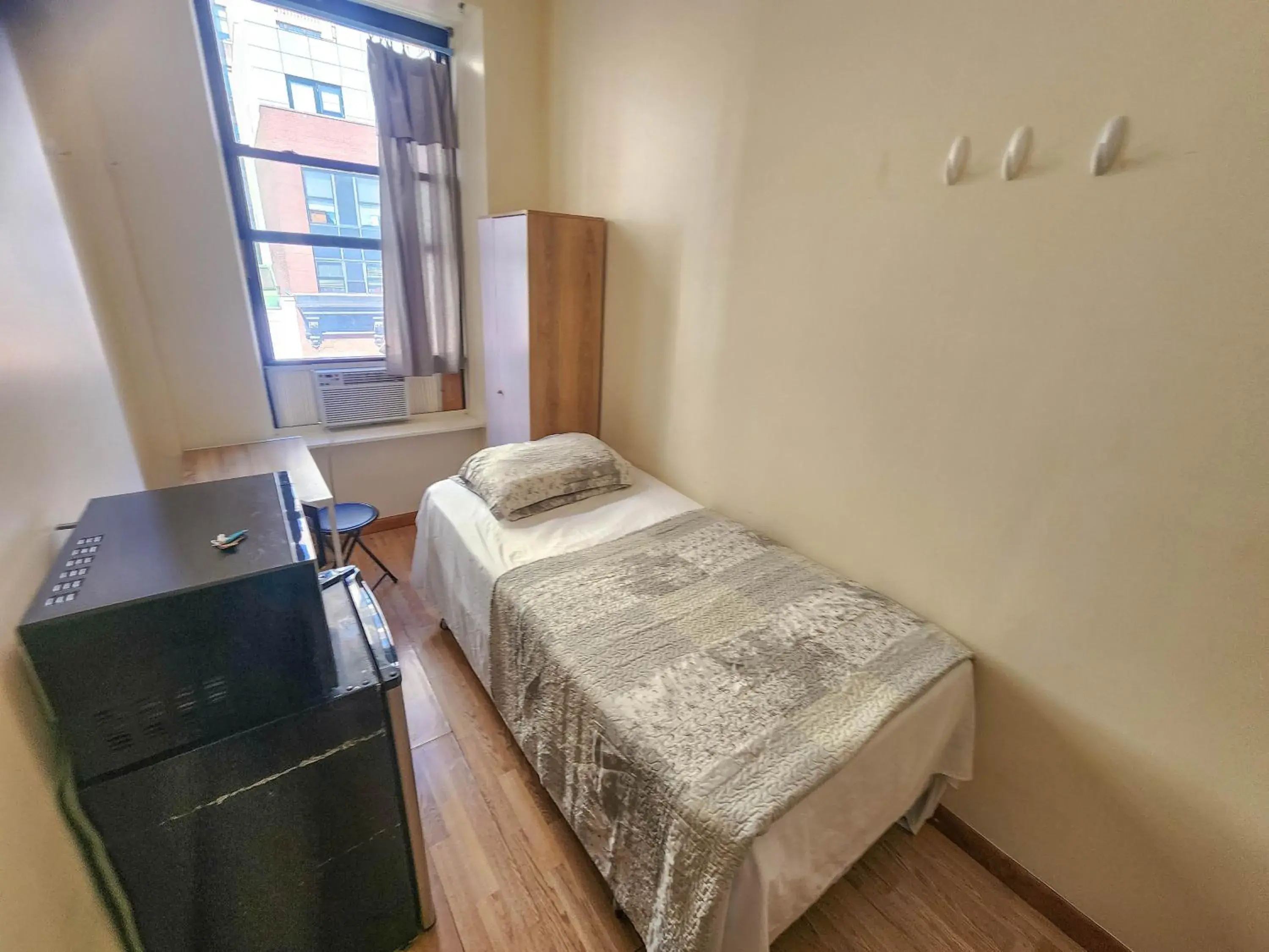 Standard Single Room with Shared Bathroom - single occupancy in West 30th Street Guest House Standard Single Room with Shared Bathroom - single occupancy in West 30th Street Guest House