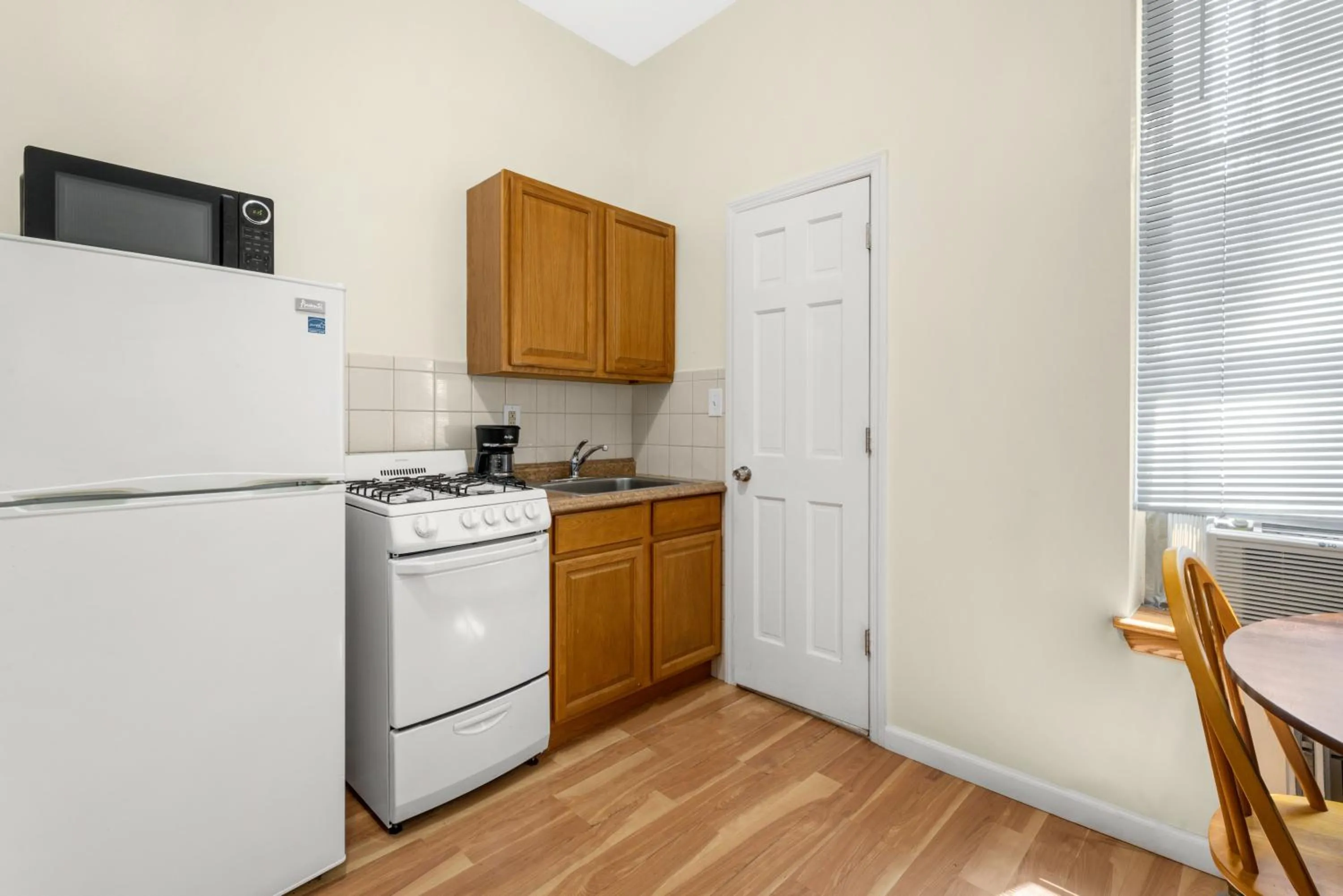 Coffee/tea facilities in West 30th Street Guest House