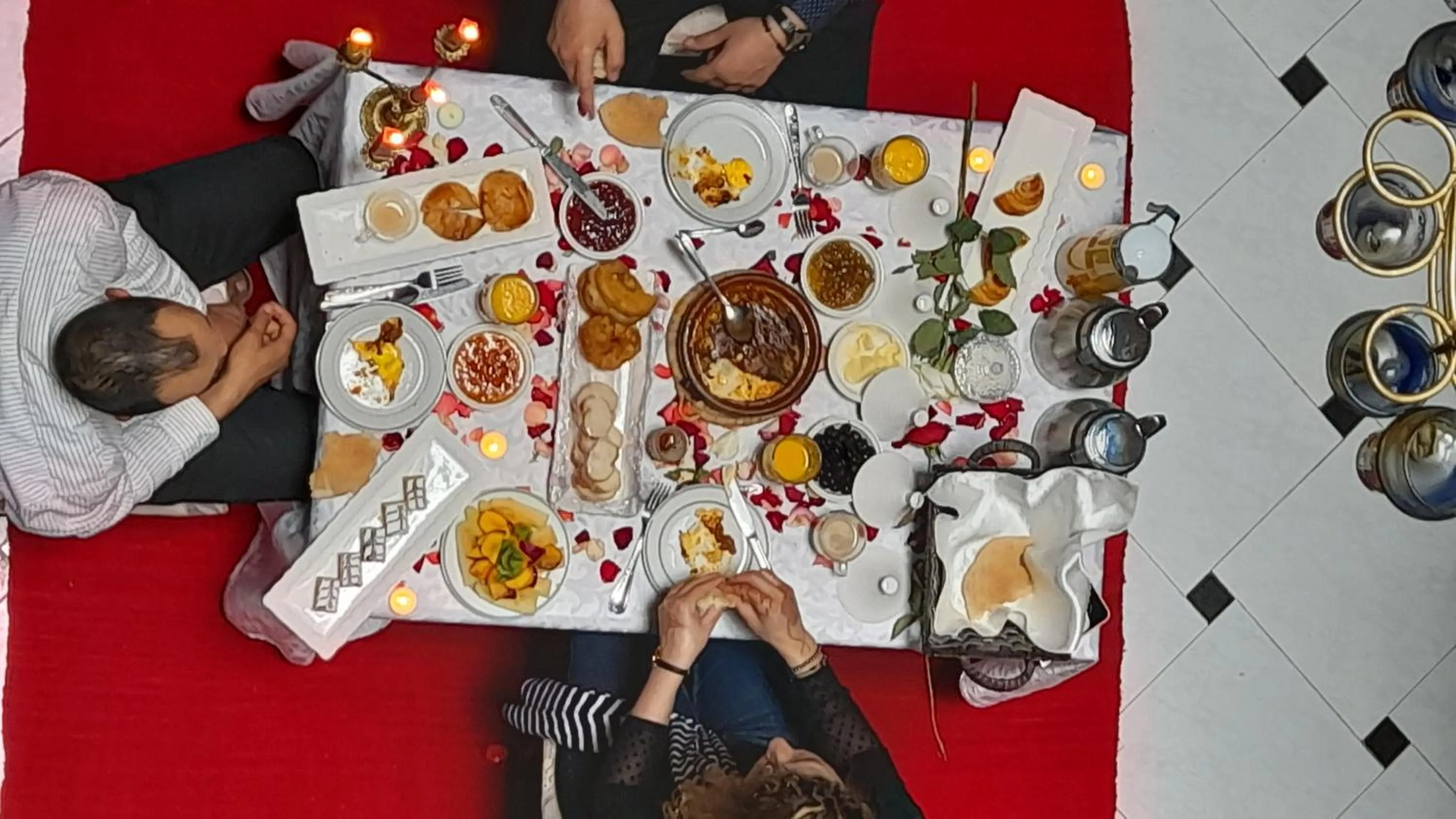 group of guests in Dar Merzouga Meknes