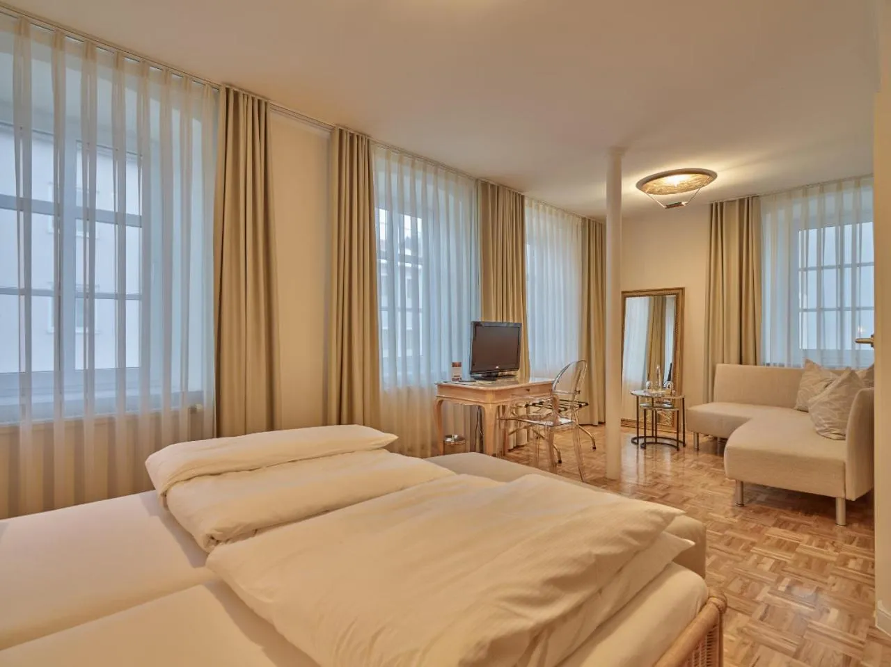 Photo of the whole room, Bed in Lodner Hotel Drei Mohren