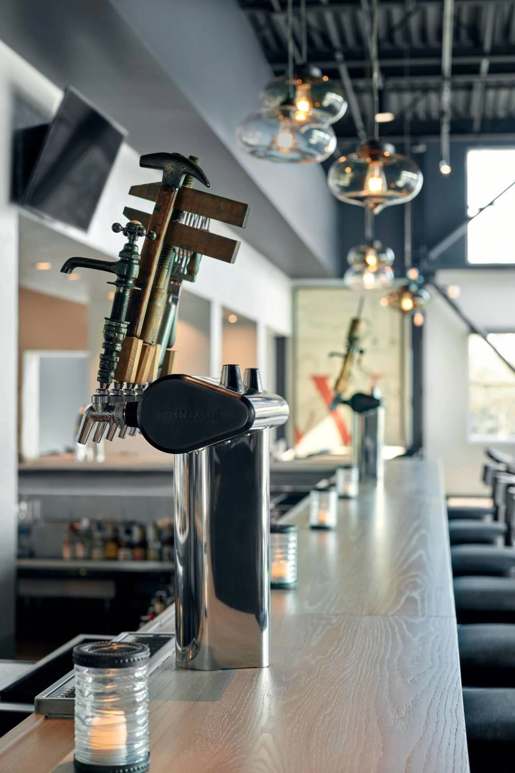 Lounge or bar in Delta Hotels by Marriott Milwaukee Northwest