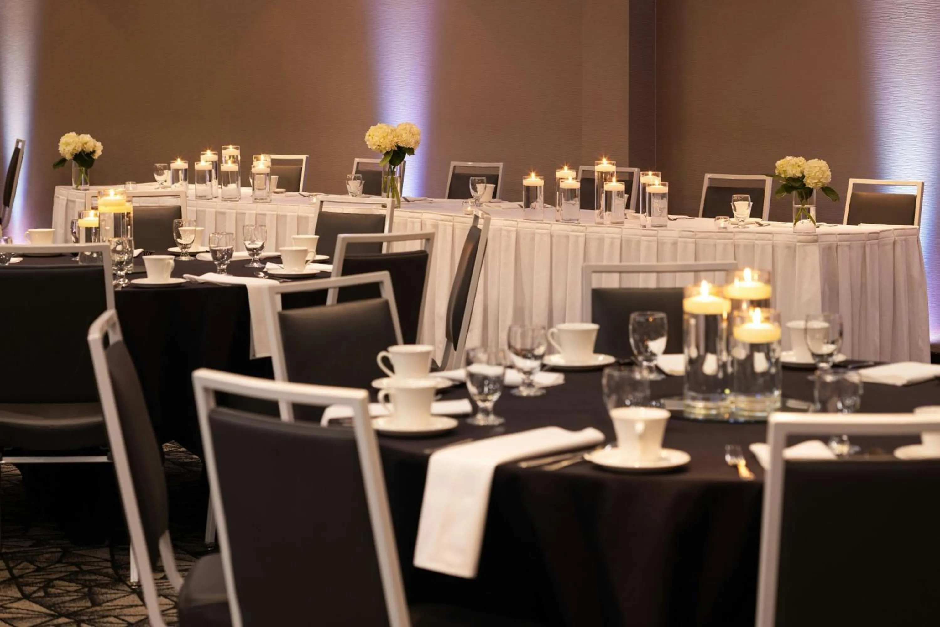 Meeting/conference room in Delta Hotels by Marriott Milwaukee Northwest