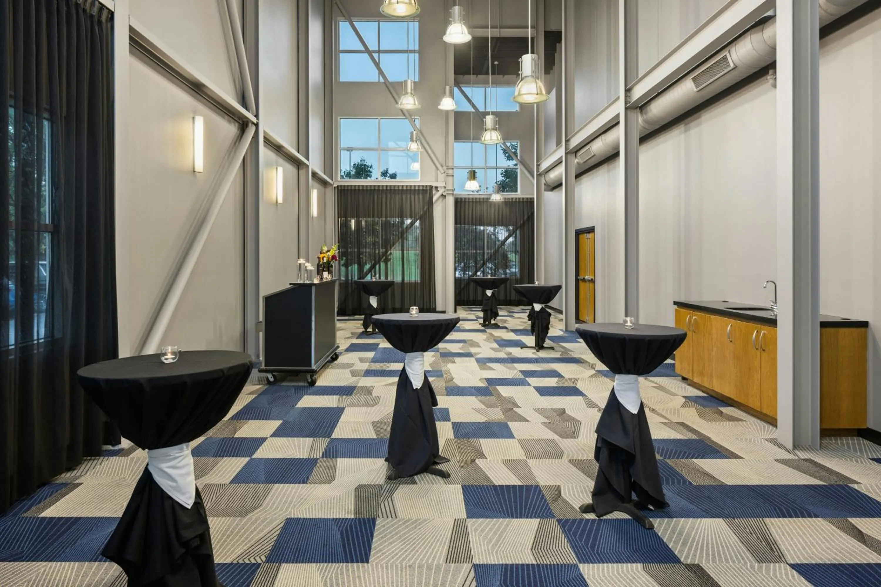 Meeting/conference room in Delta Hotels by Marriott Milwaukee Northwest