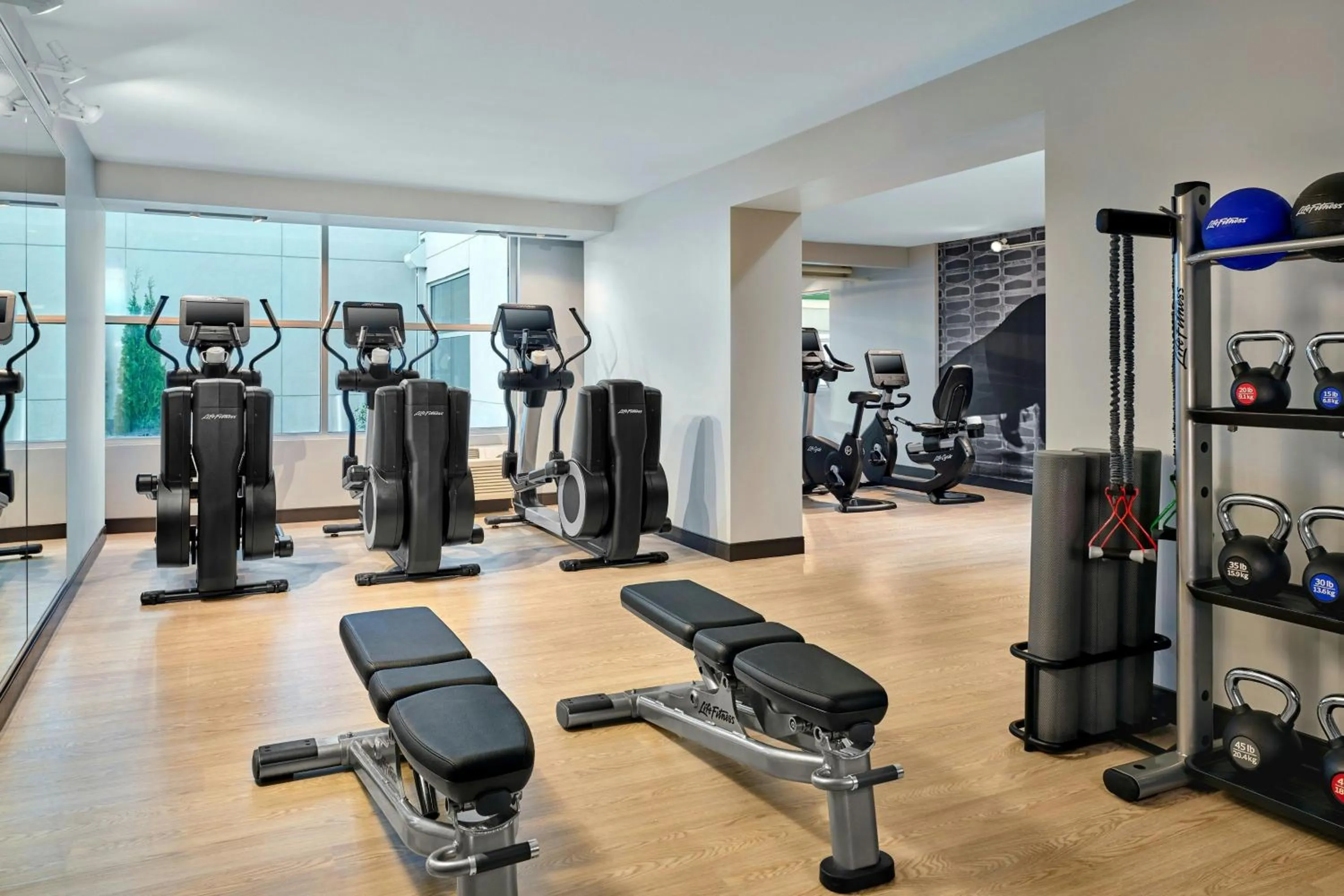 Fitness centre/facilities in Delta Hotels by Marriott Milwaukee Northwest