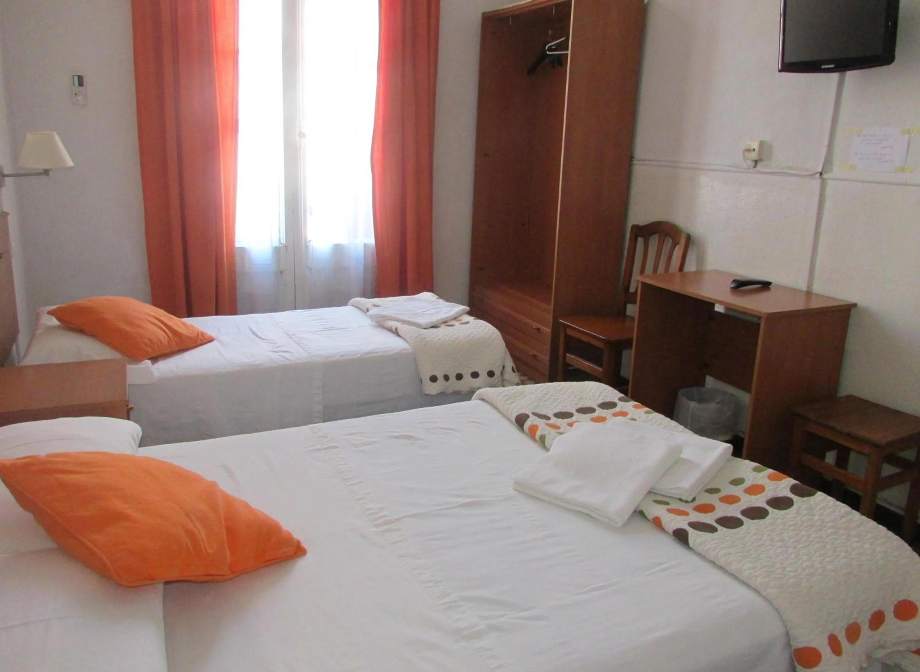 Bedroom, Bed in Hostal Lima