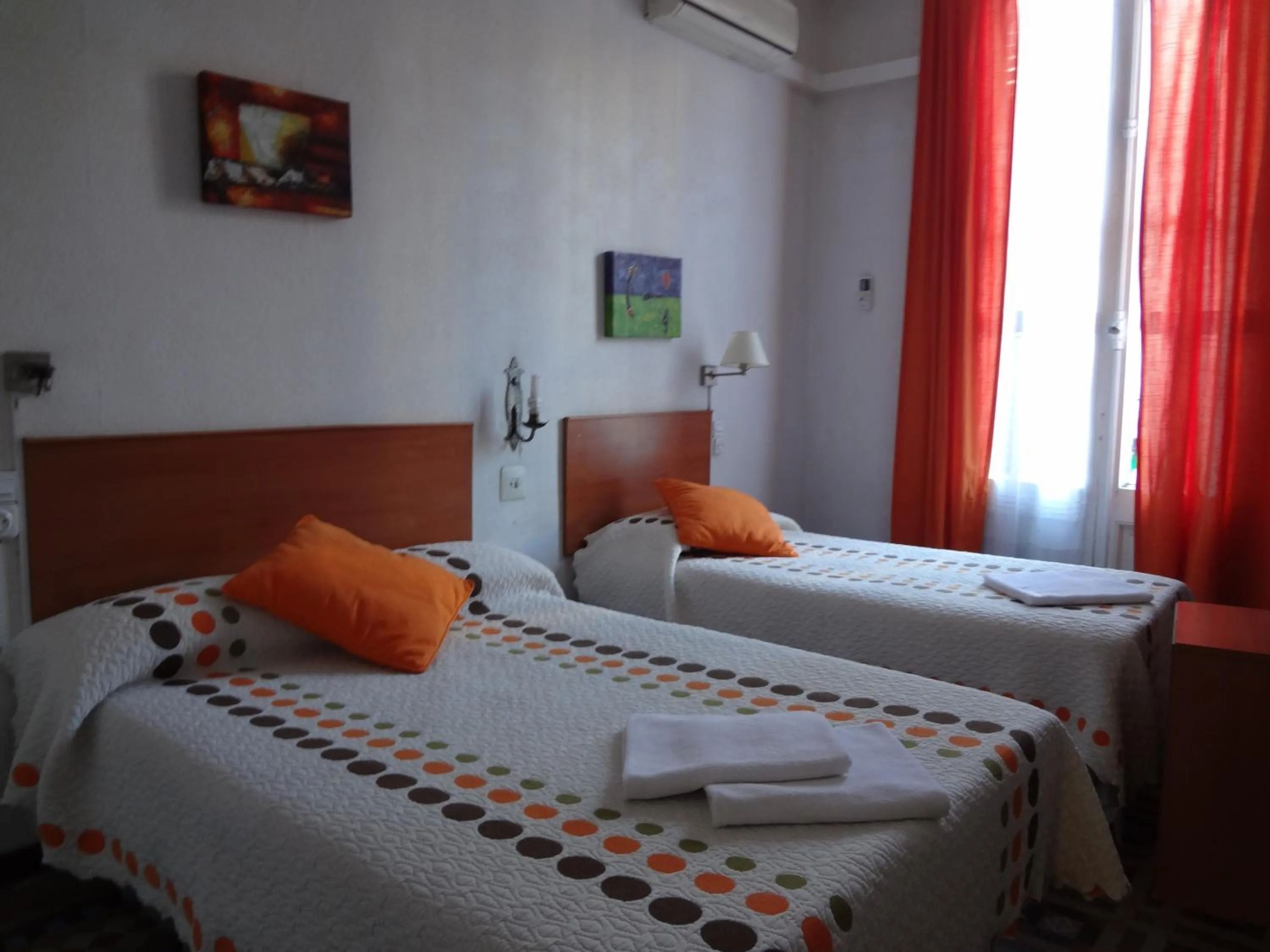Triple Room in Hostal Lima