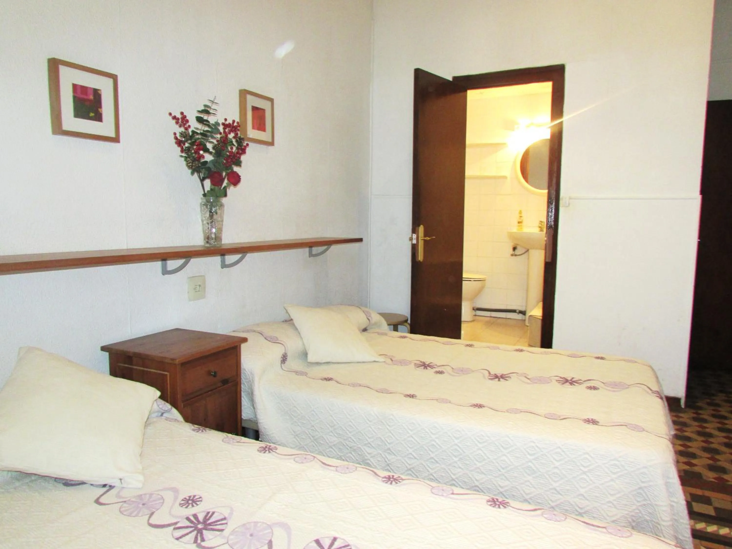 Bedroom, Bed in Hostal Lima