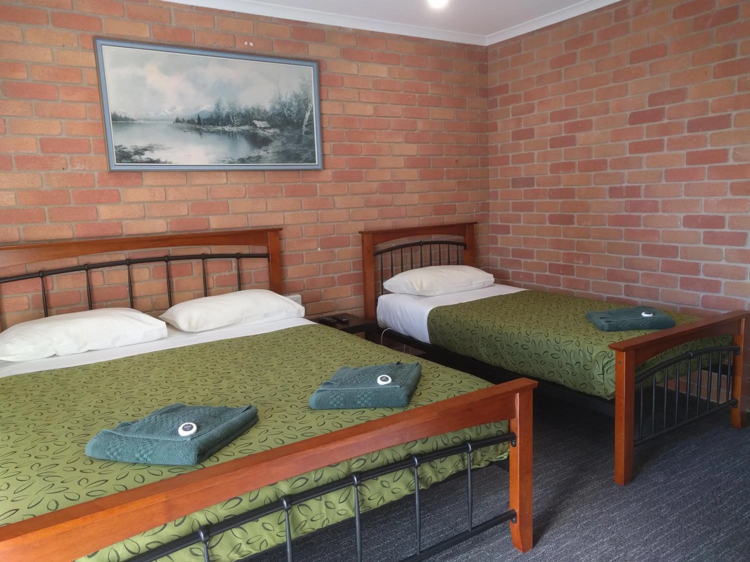 Bed in Travellers Inn Kaniva