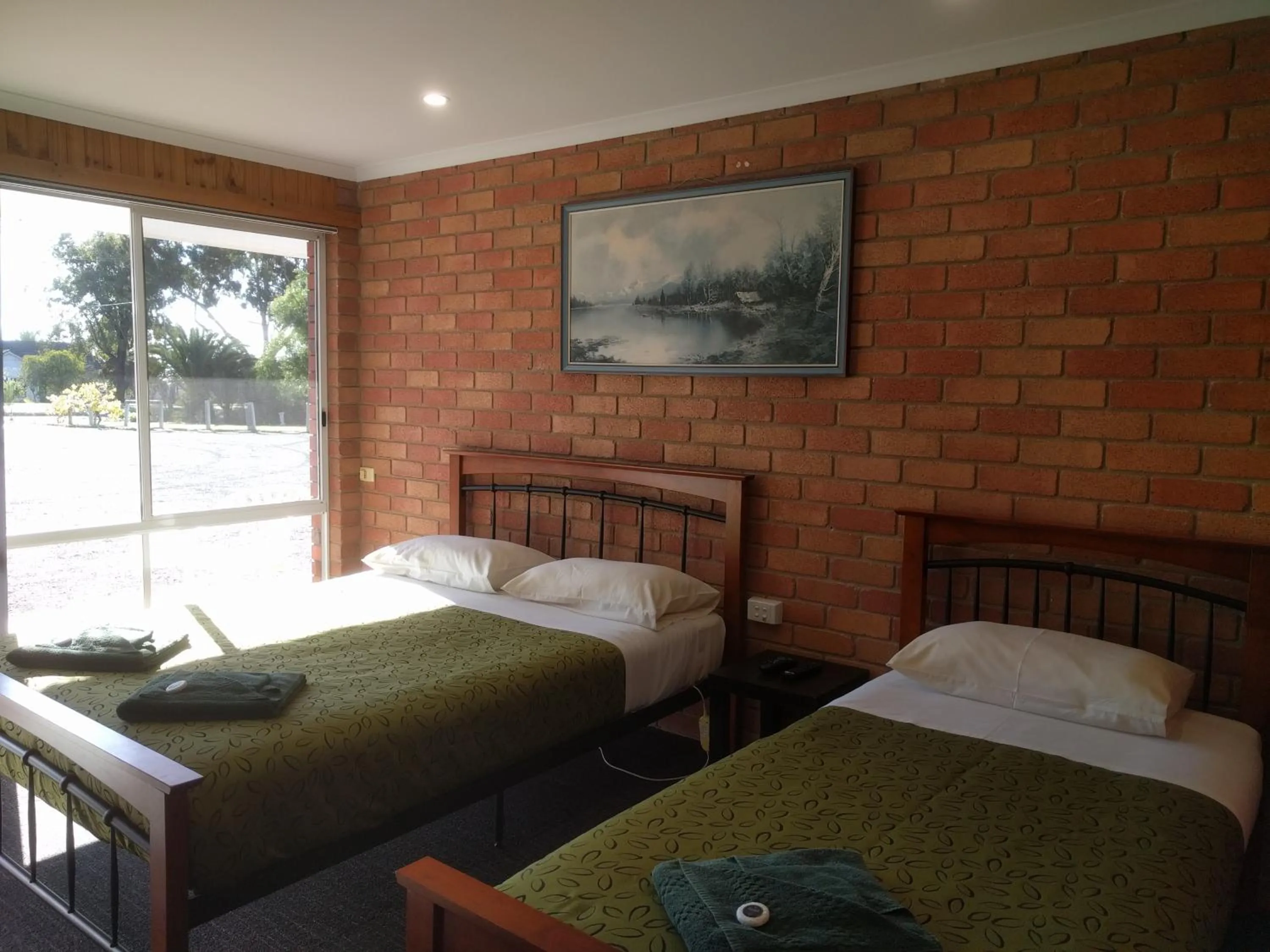 Bed in Travellers Inn Kaniva