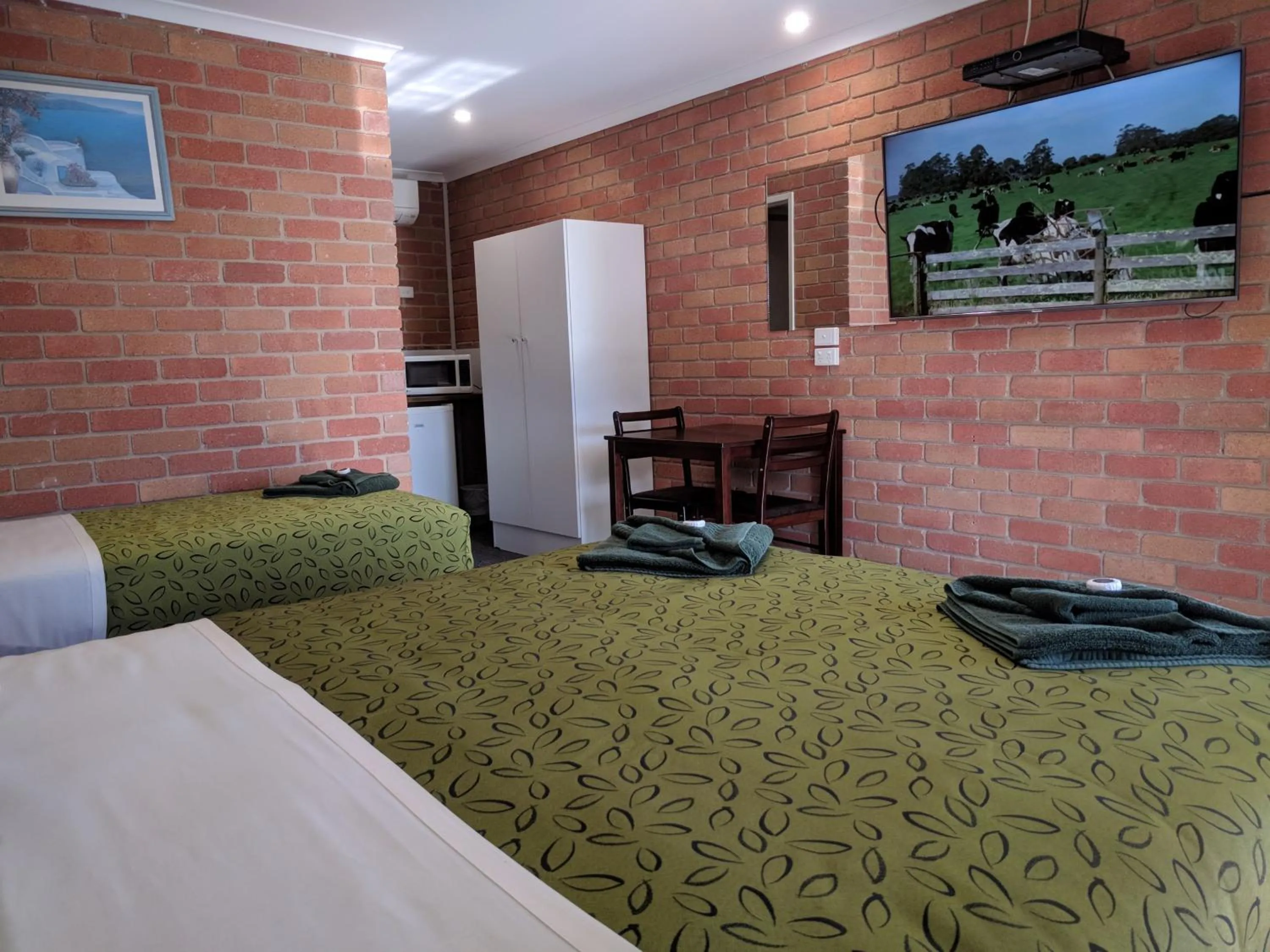 Bed in Travellers Inn Kaniva