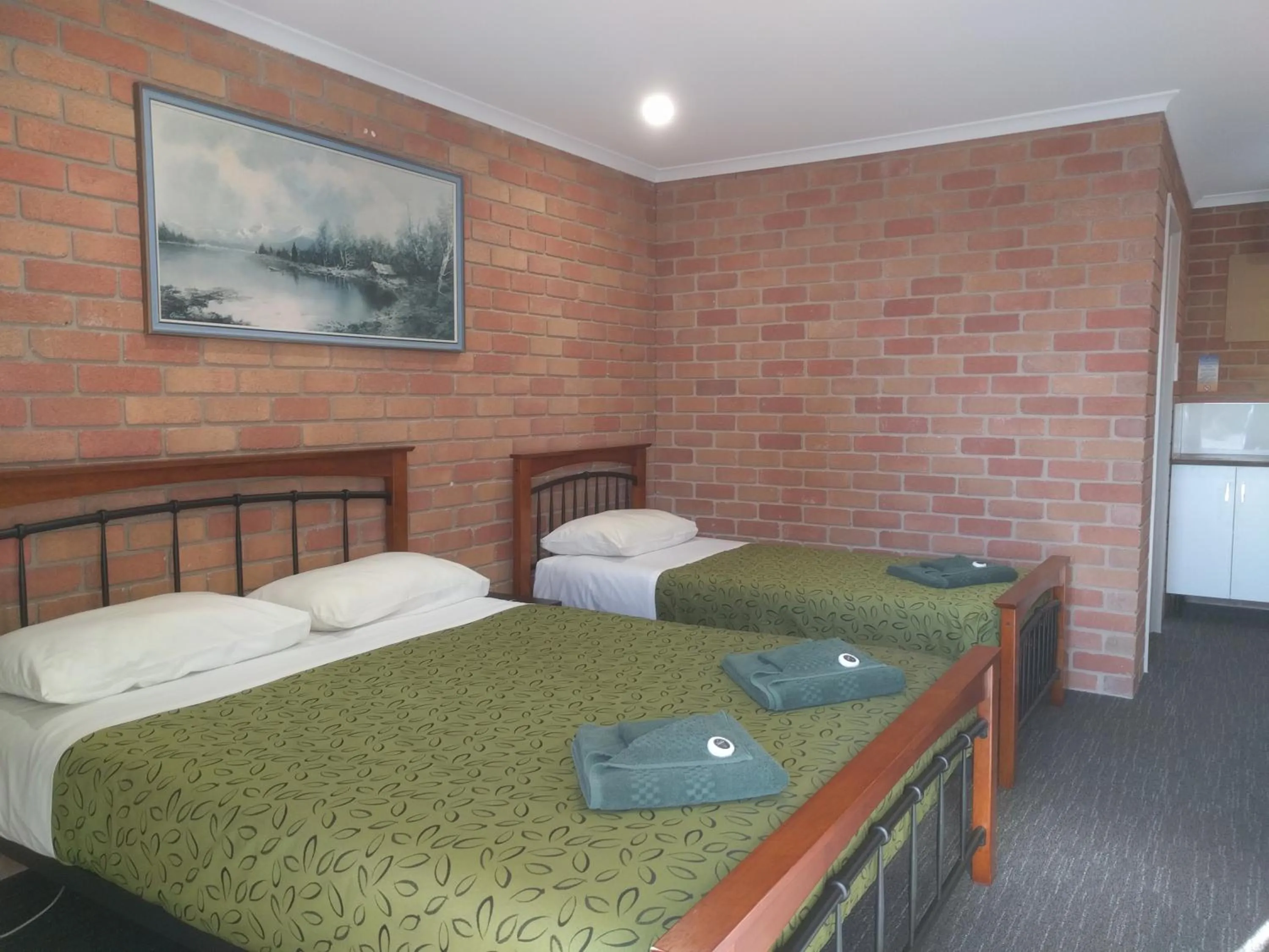 Bed in Travellers Inn Kaniva