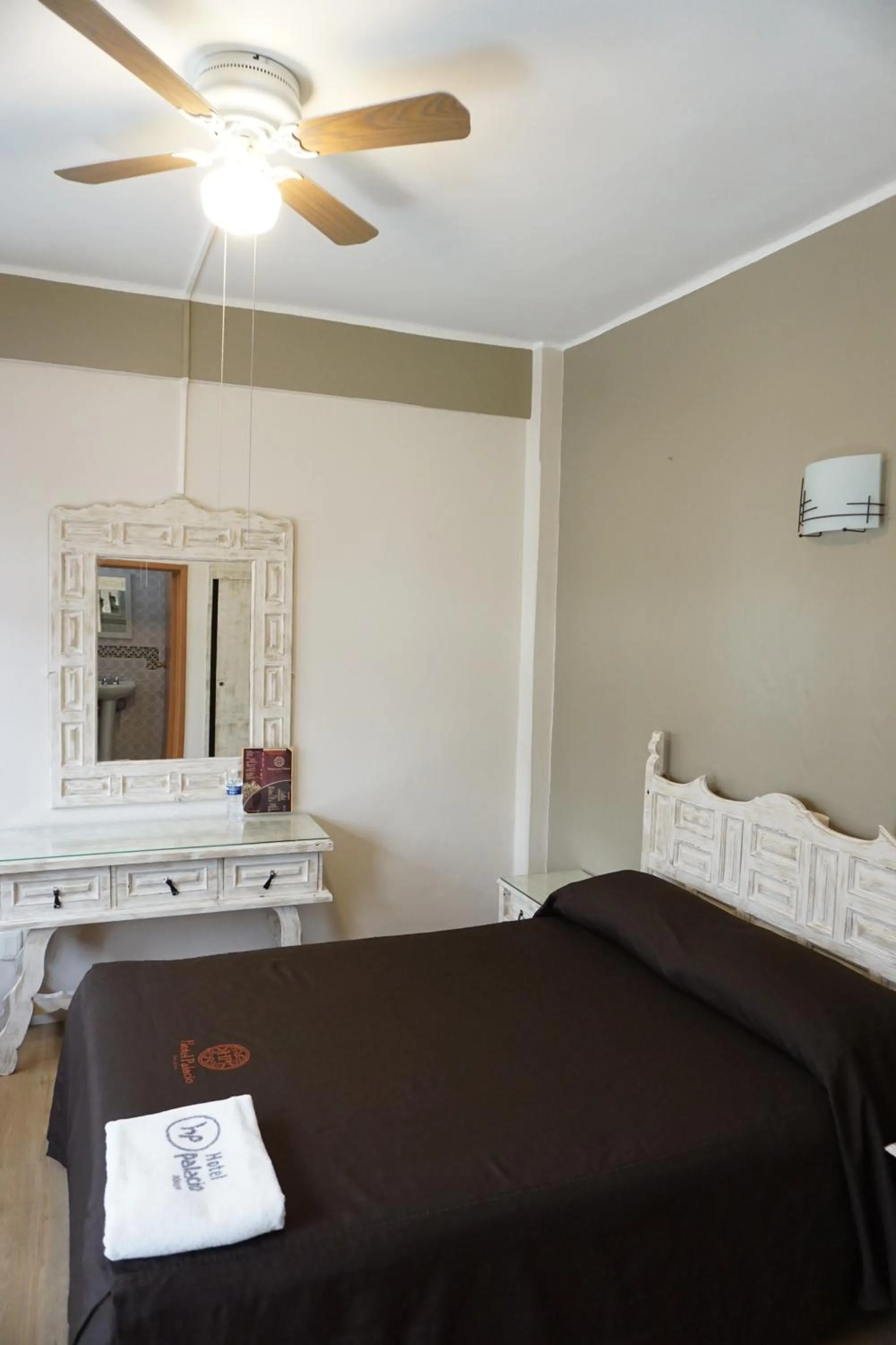 Bedroom, Bed in Hotel Palacio