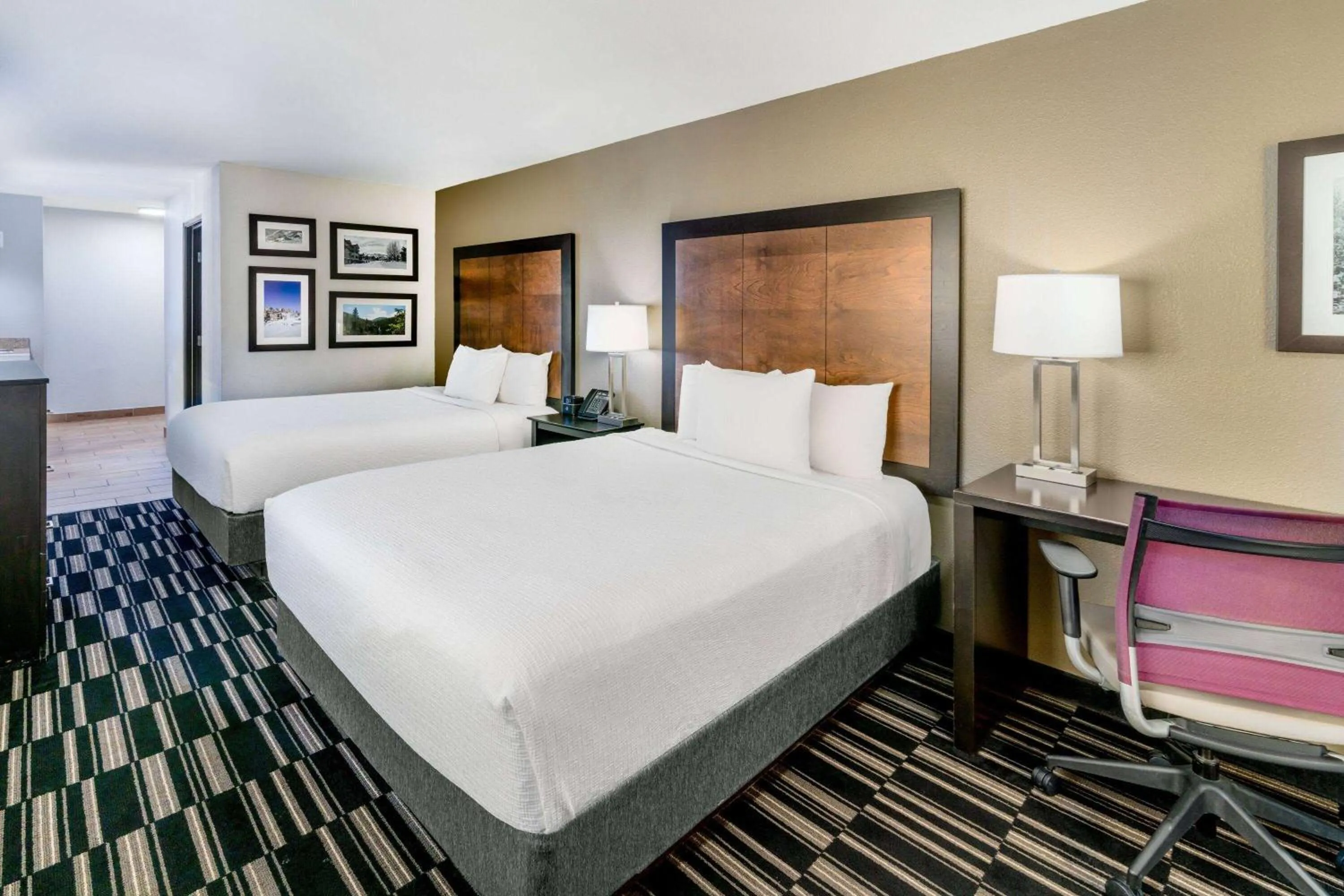 Photo of the whole room, Bed in La Quinta Inn by Wyndham Steamboat Springs