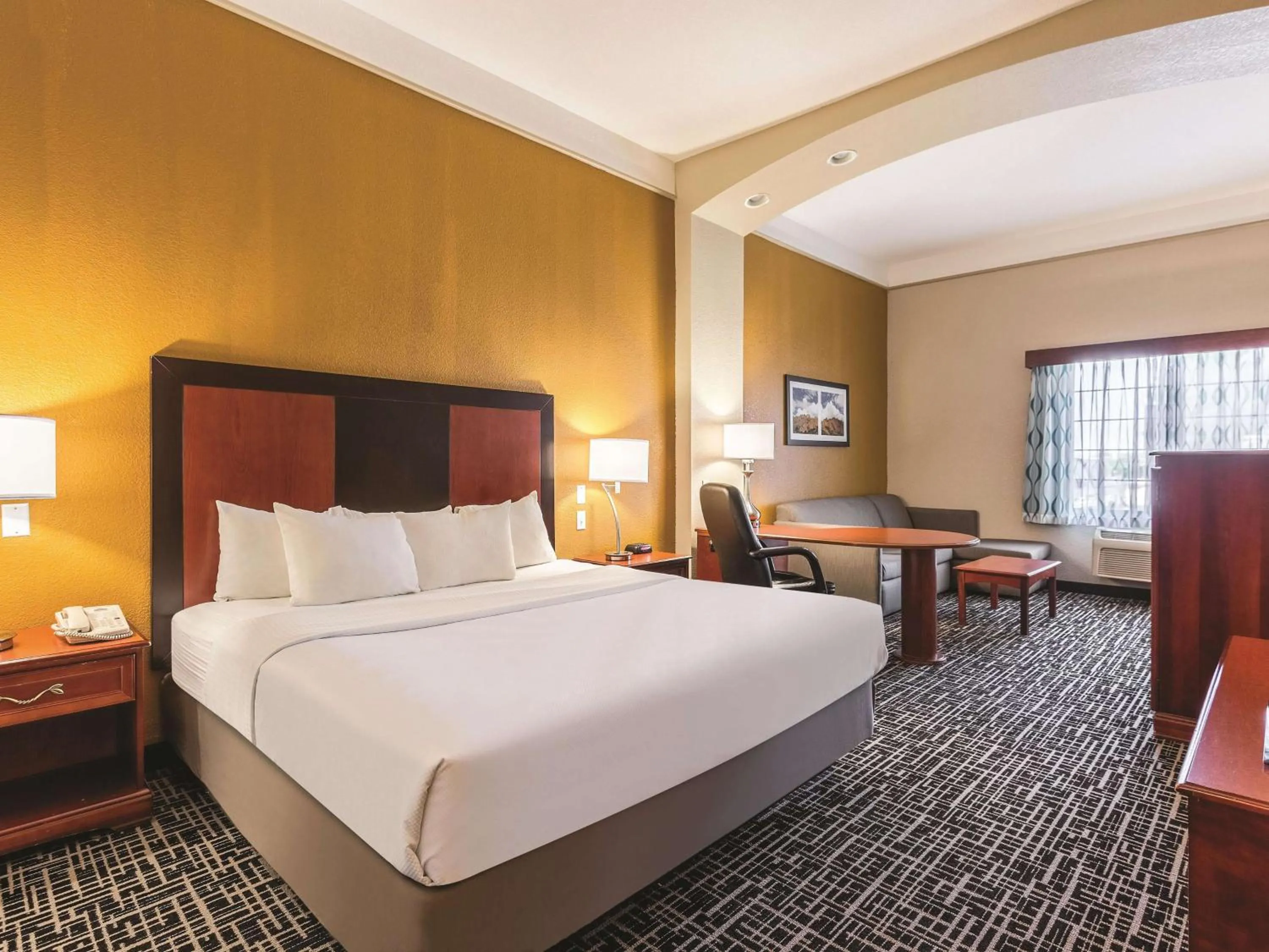 Photo of the whole room, Bed in La Quinta by Wyndham Deming