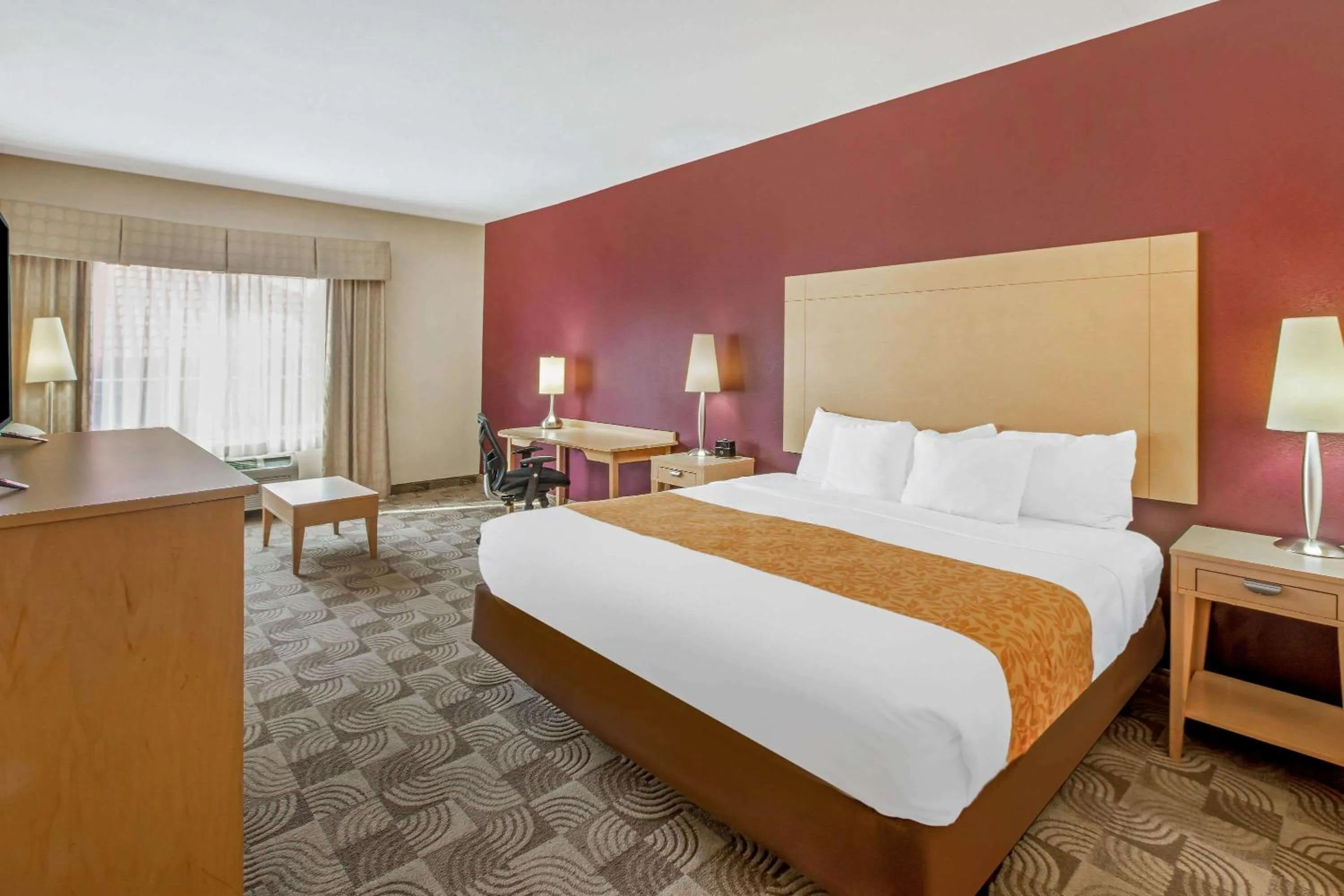 Photo of the whole room in La Quinta by Wyndham Tucumcari