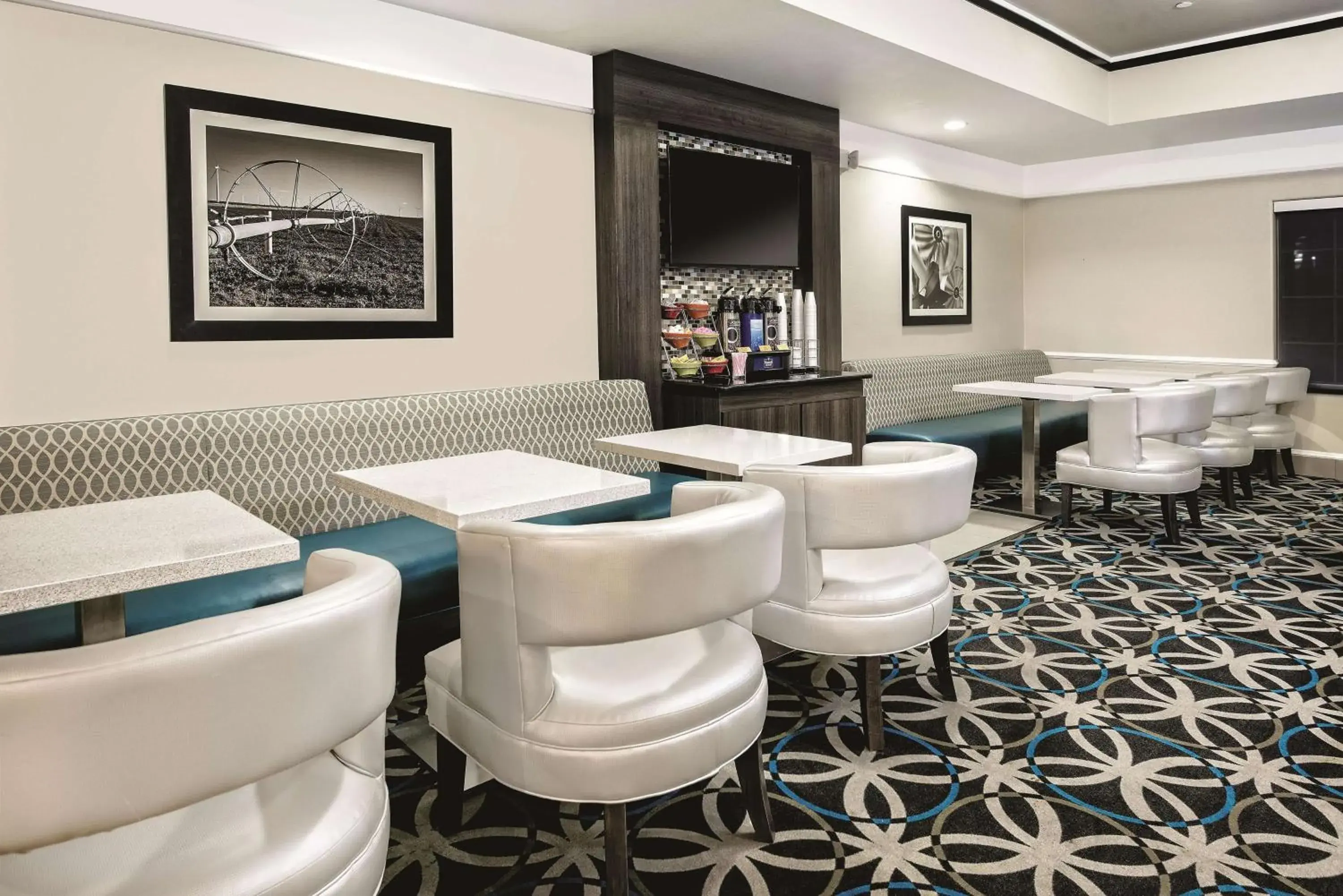 Restaurant/places to eat in La Quinta by Wyndham Rosenberg Restaurant/places to eat in La Quinta by Wyndham Rosenberg