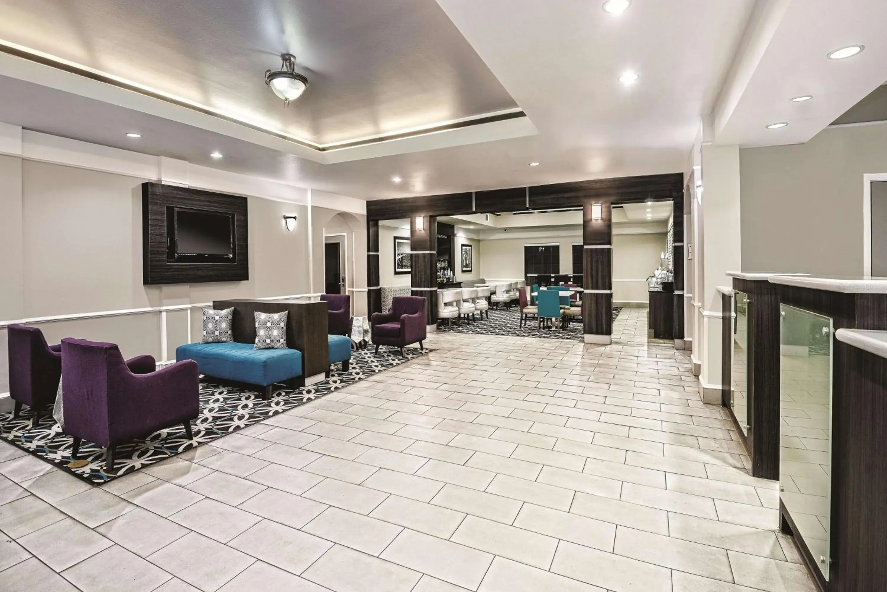 Lobby or reception in La Quinta by Wyndham Rosenberg Lobby or reception in La Quinta by Wyndham Rosenberg