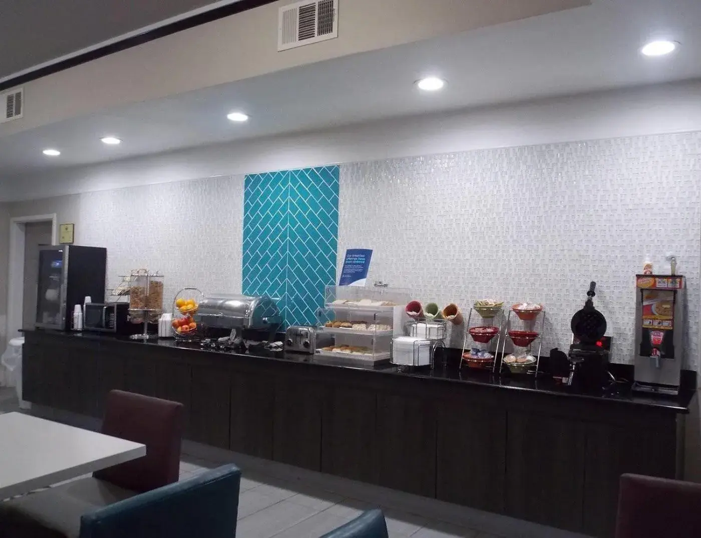 Breakfast in Vista Del Sol Hotel - Rosenberg Breakfast in Vista Del Sol Hotel - Rosenberg