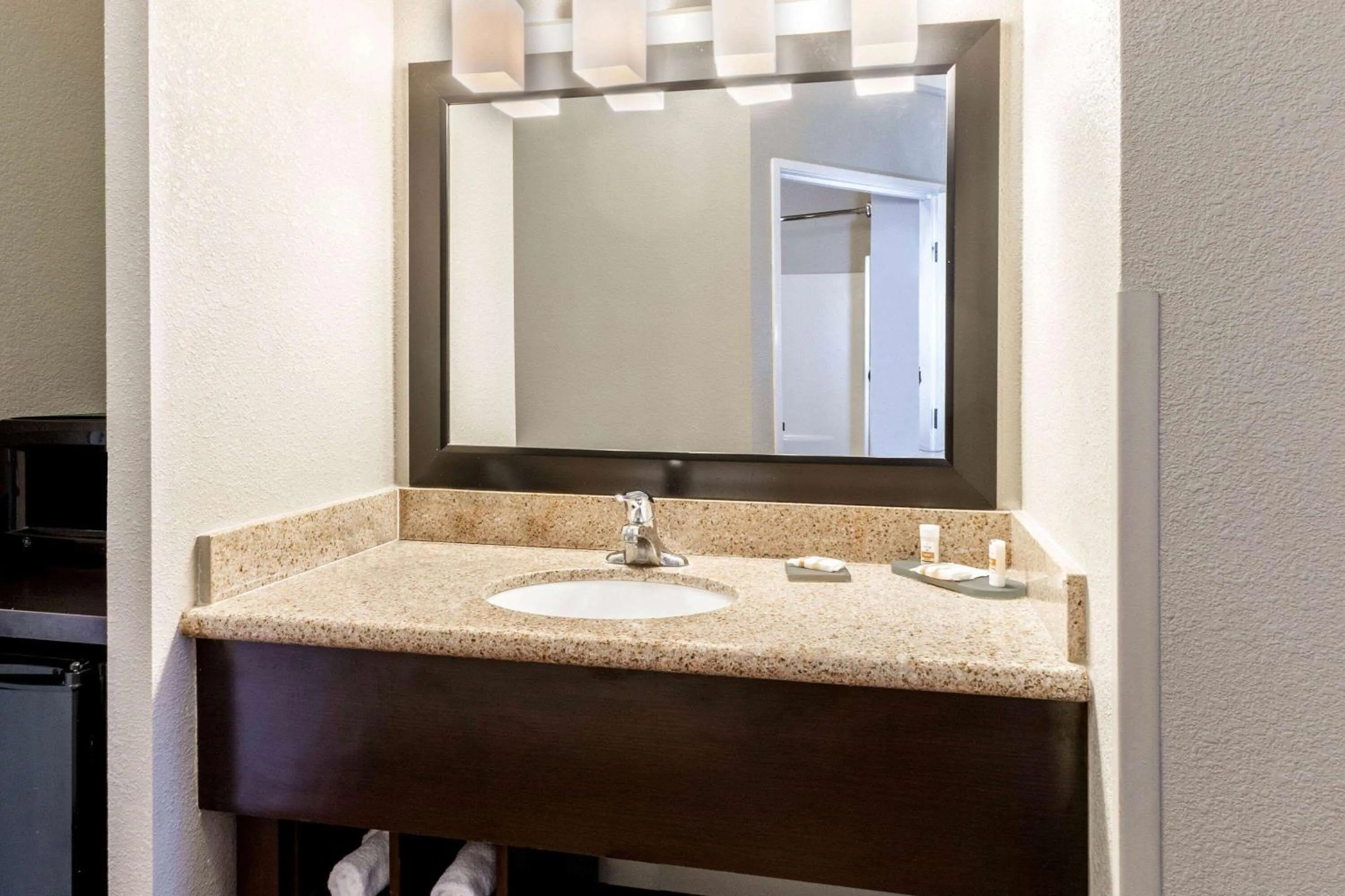 Bathroom in La Quinta by Wyndham Roswell