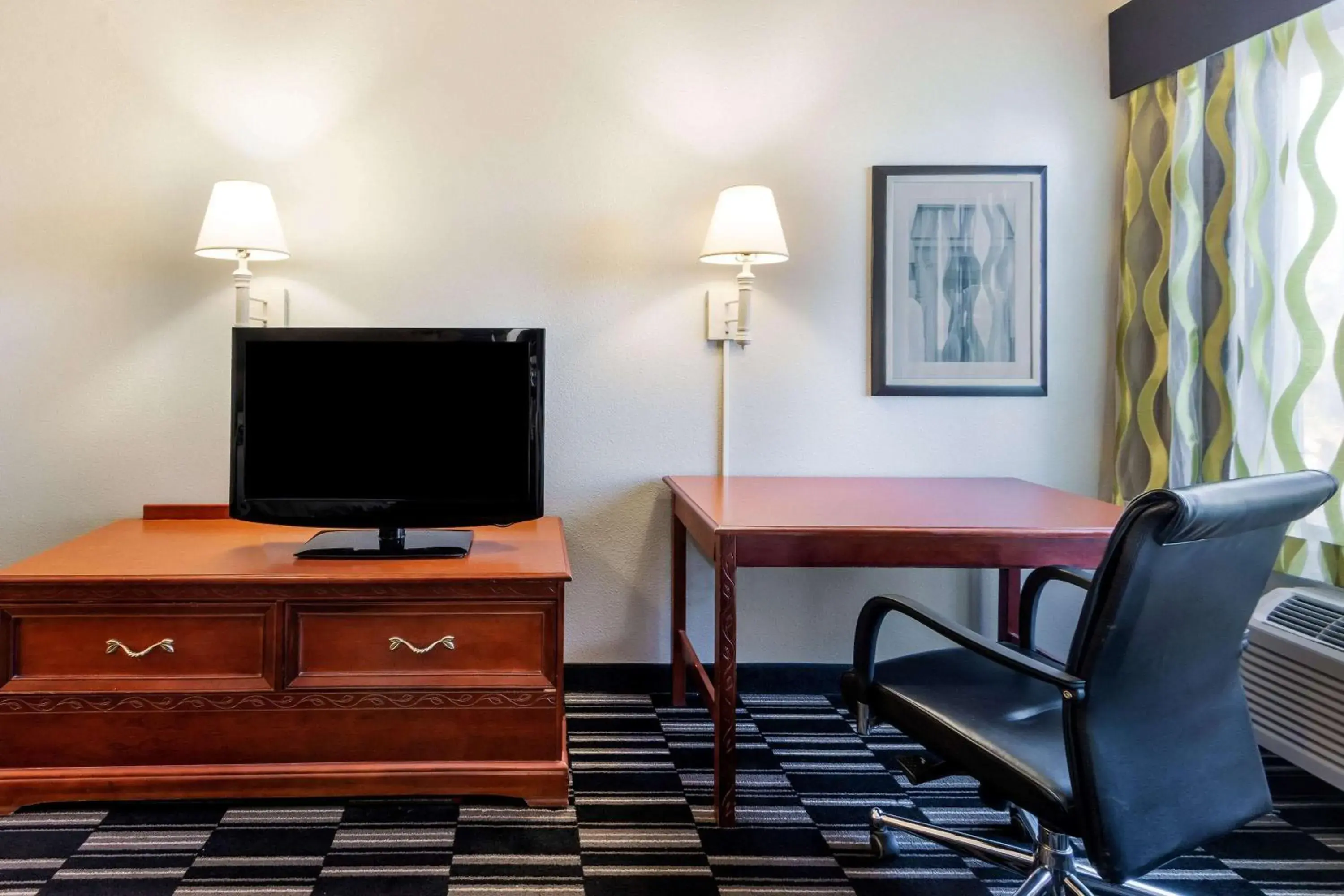 Photo of the whole room in La Quinta by Wyndham Roswell Photo of the whole room in La Quinta by Wyndham Roswell