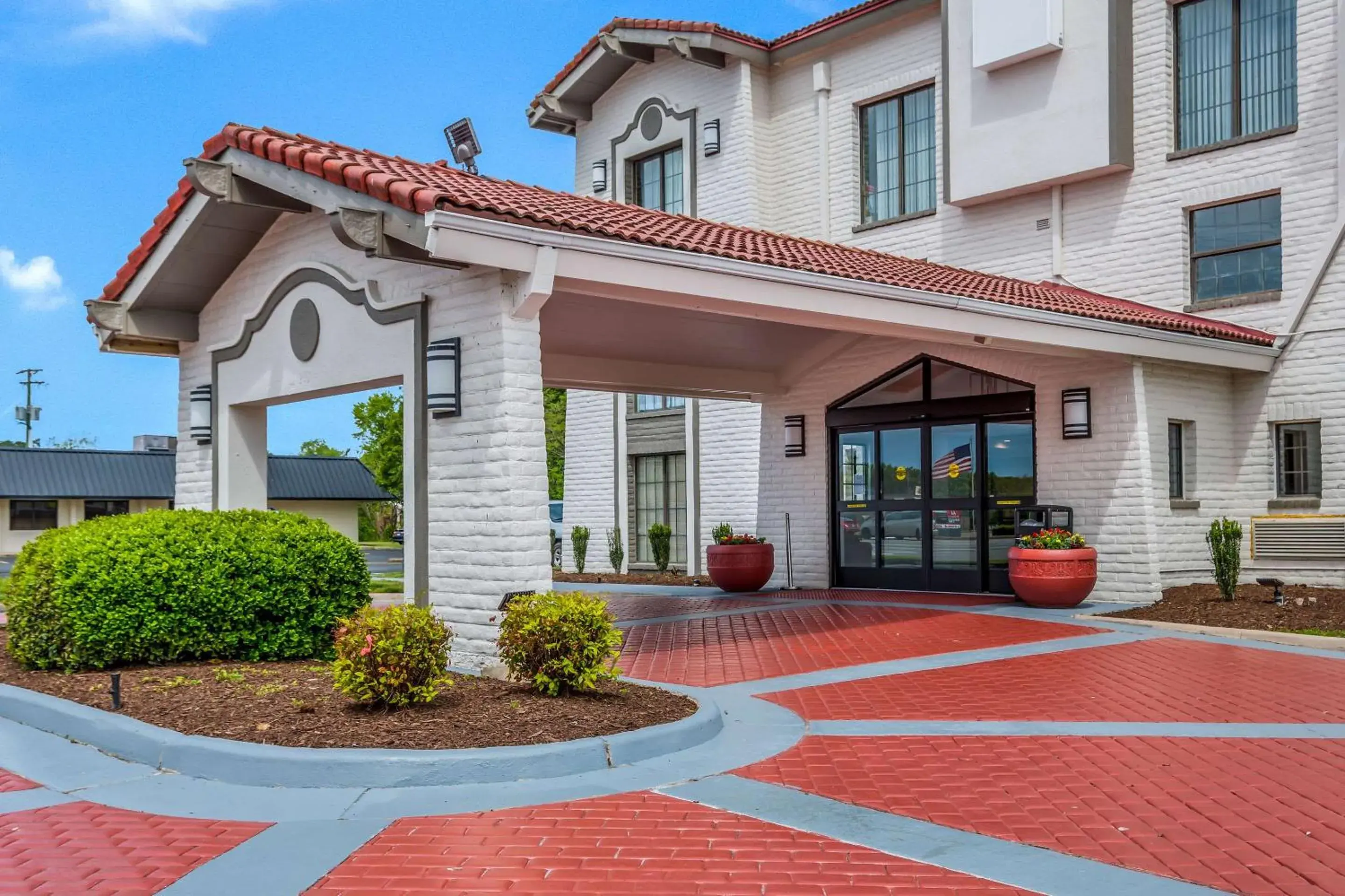 Property building in Quality Inn Property building in Quality Inn