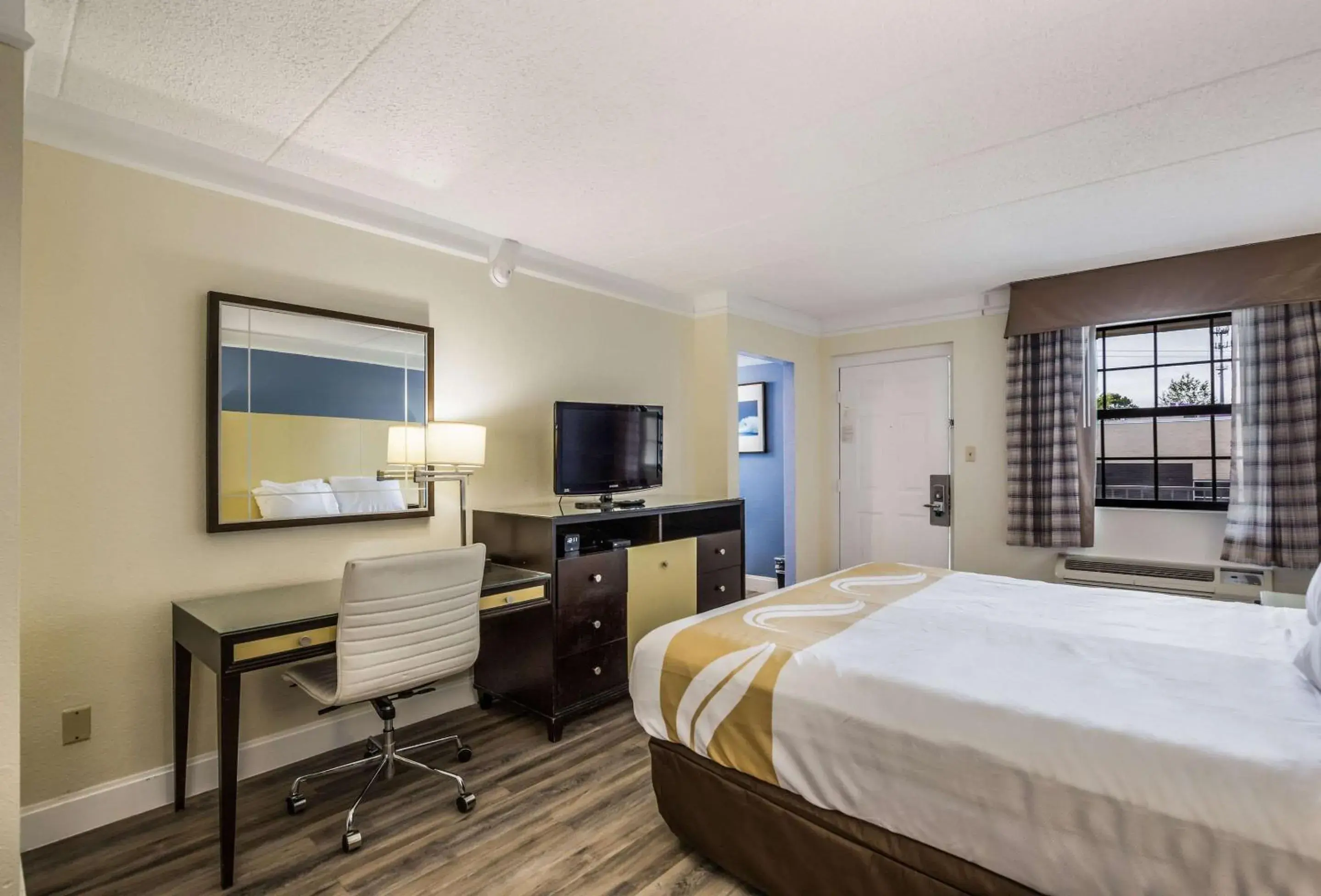 Photo of the whole room, Bed in Quality Inn Photo of the whole room, Bed in Quality Inn