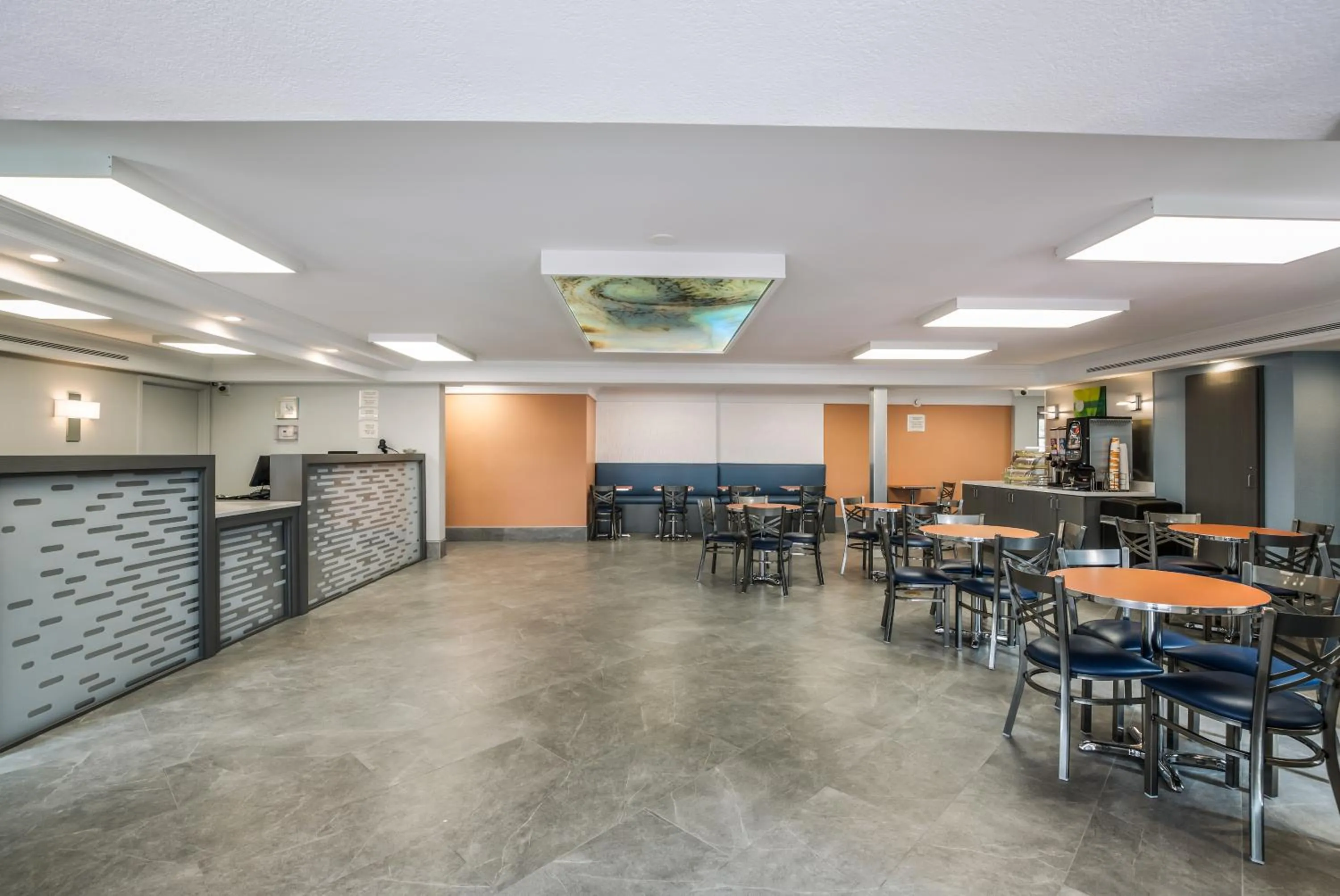 Continental breakfast in Quality Inn Hampton - Newport News