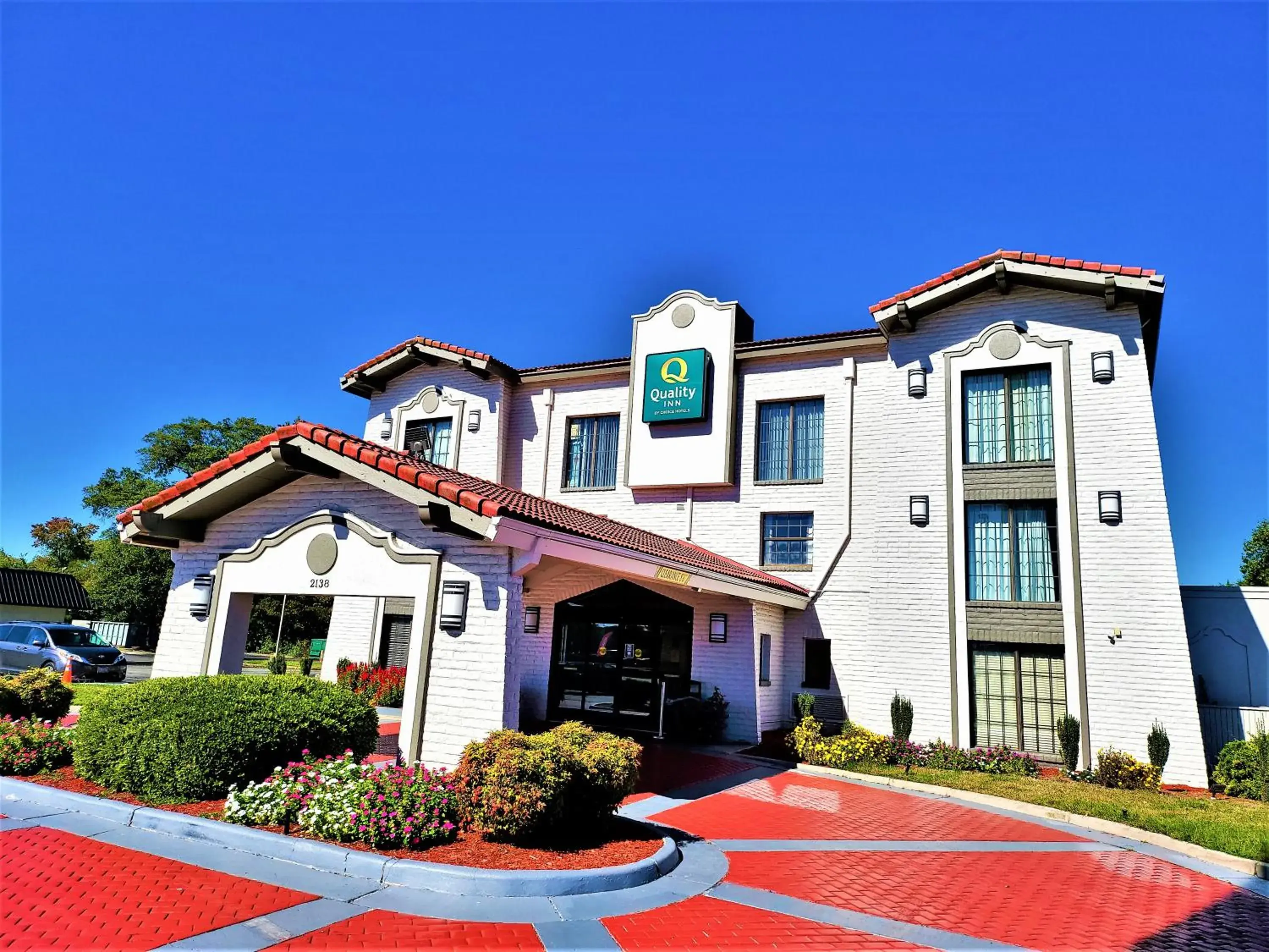 Facade/entrance in Quality Inn Facade/entrance in Quality Inn
