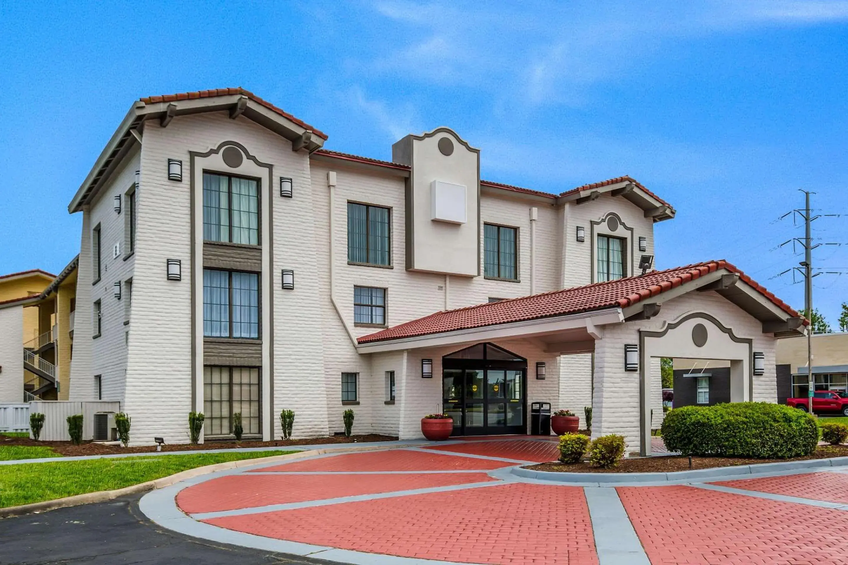 Property building in Quality Inn Property building in Quality Inn