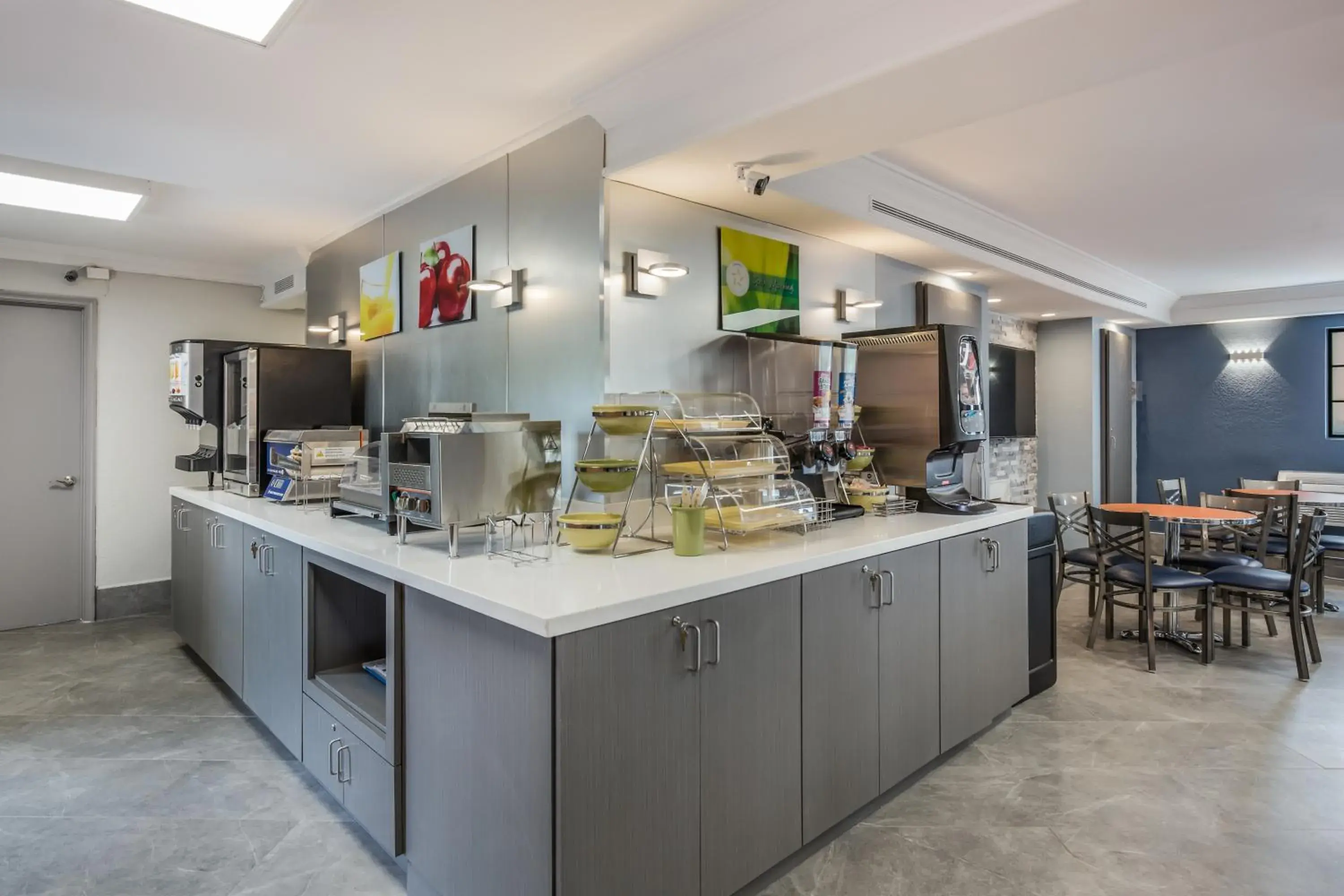 Food and drinks in Quality Inn Food and drinks in Quality Inn