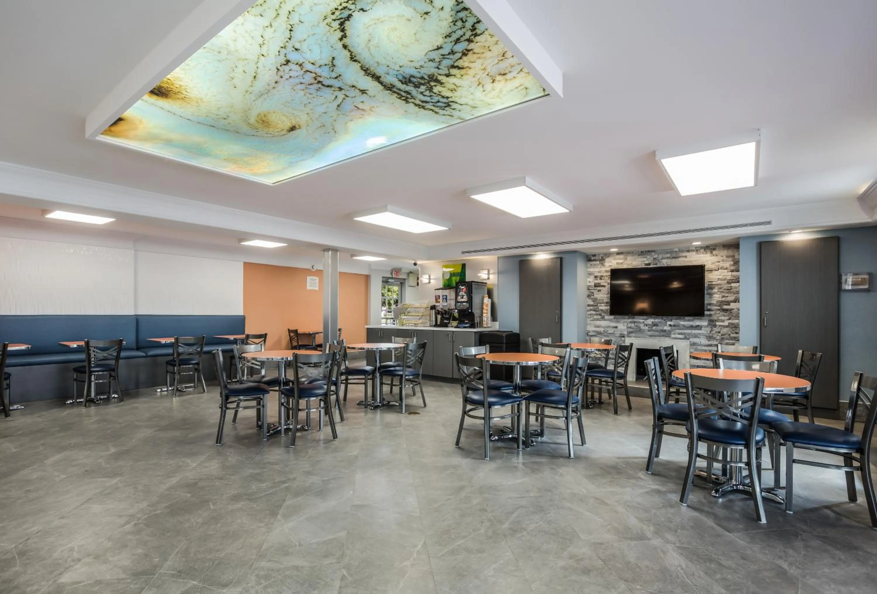 Continental breakfast in Quality Inn Hampton - Newport News