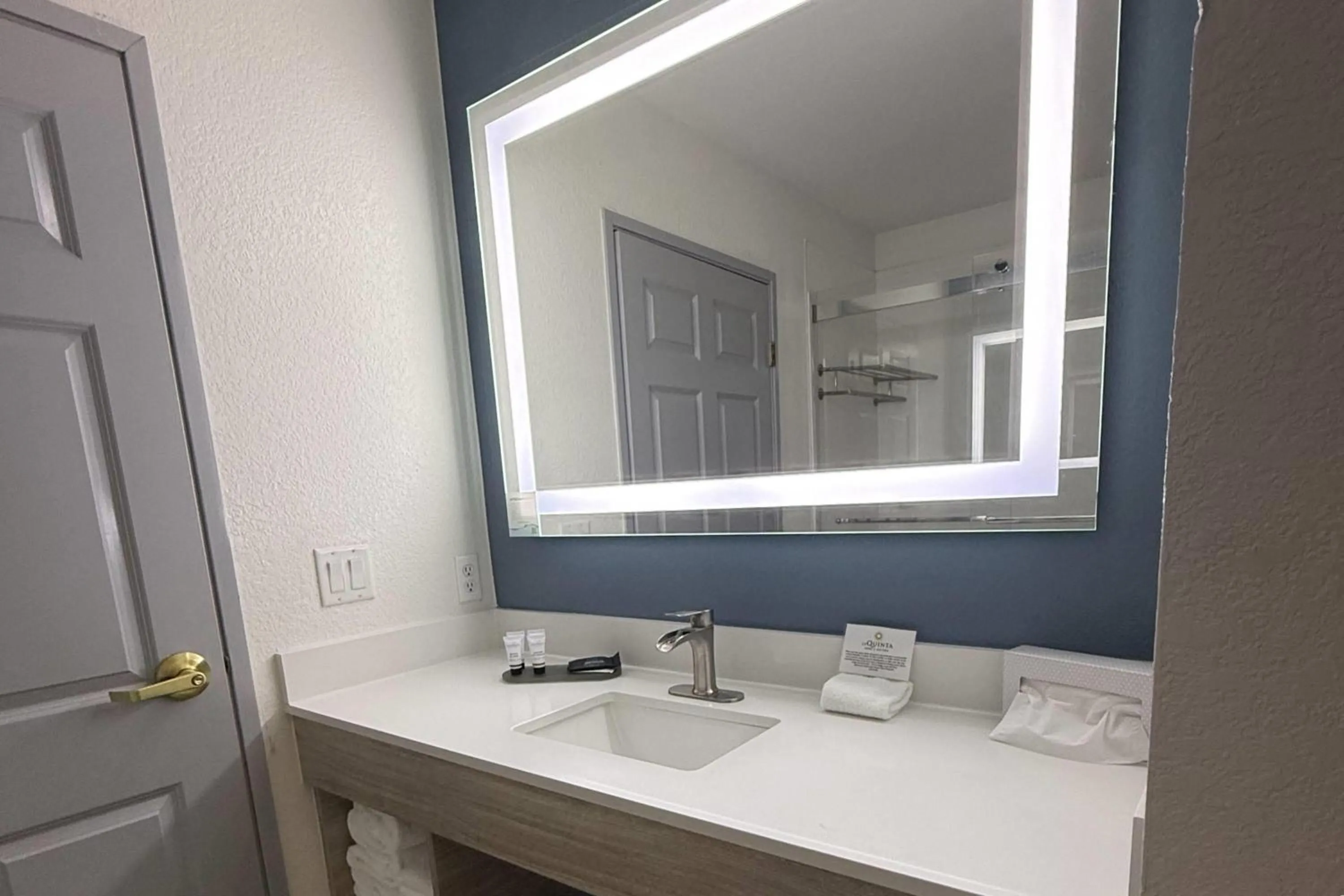 Bathroom in La Quinta Inn & Suites by Wyndham Albuquerque Midtown