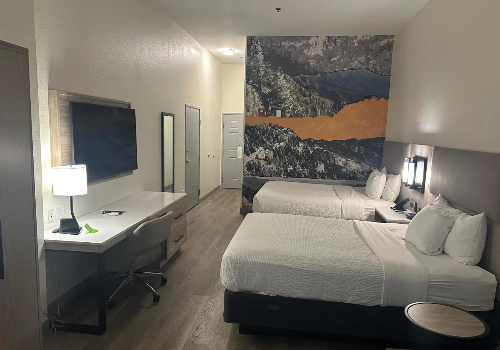 TV and multimedia, Bed in La Quinta Inn & Suites by Wyndham Albuquerque Midtown