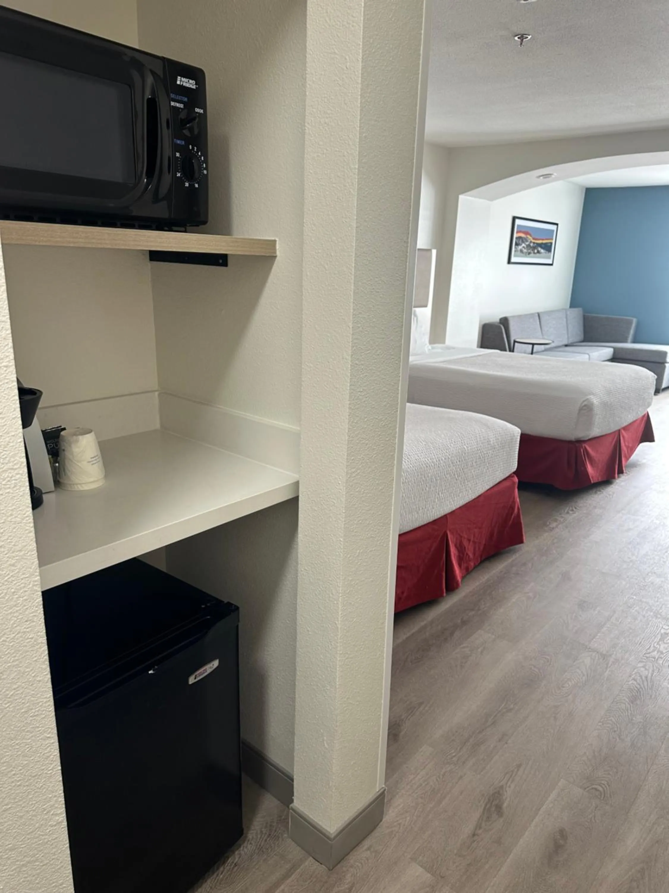 Bedroom, Bed in La Quinta Inn & Suites by Wyndham Albuquerque Midtown