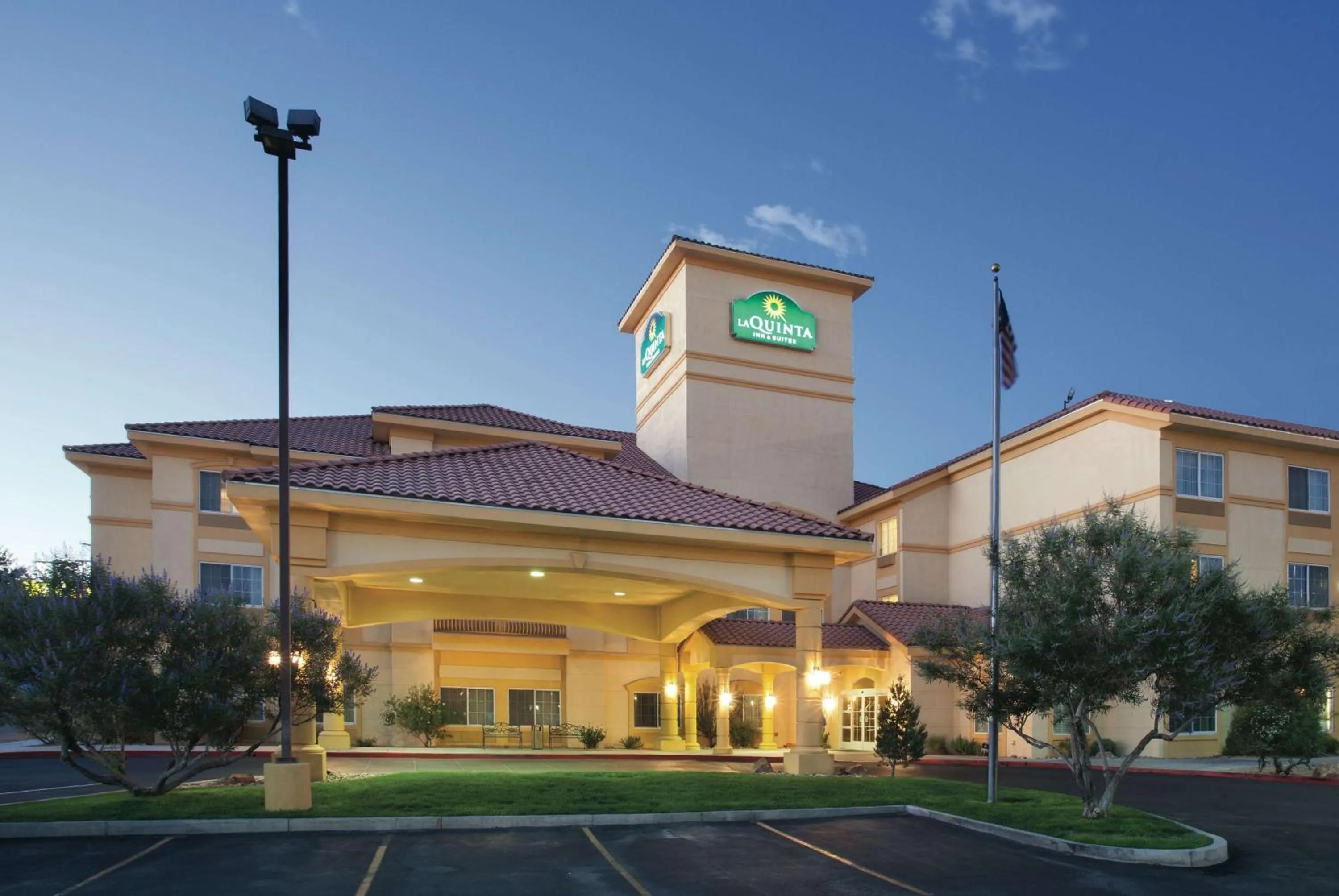 Property building in La Quinta Inn & Suites by Wyndham Albuquerque Midtown