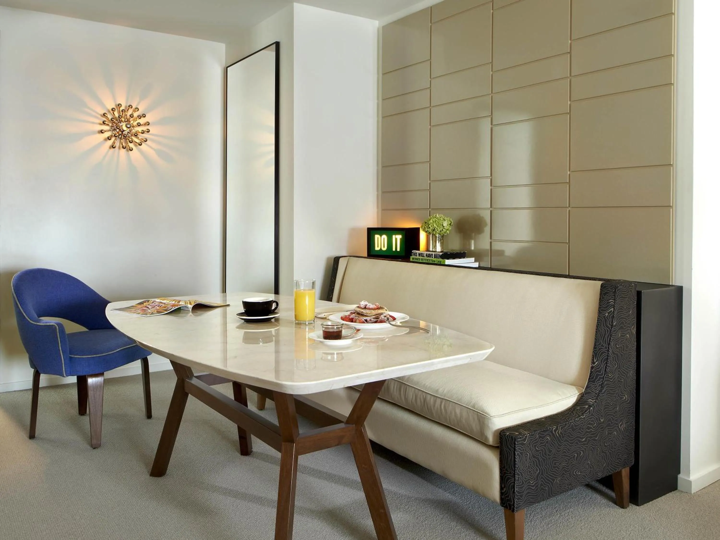 Photo of the whole room in 21c Museum Hotel Cincinnati