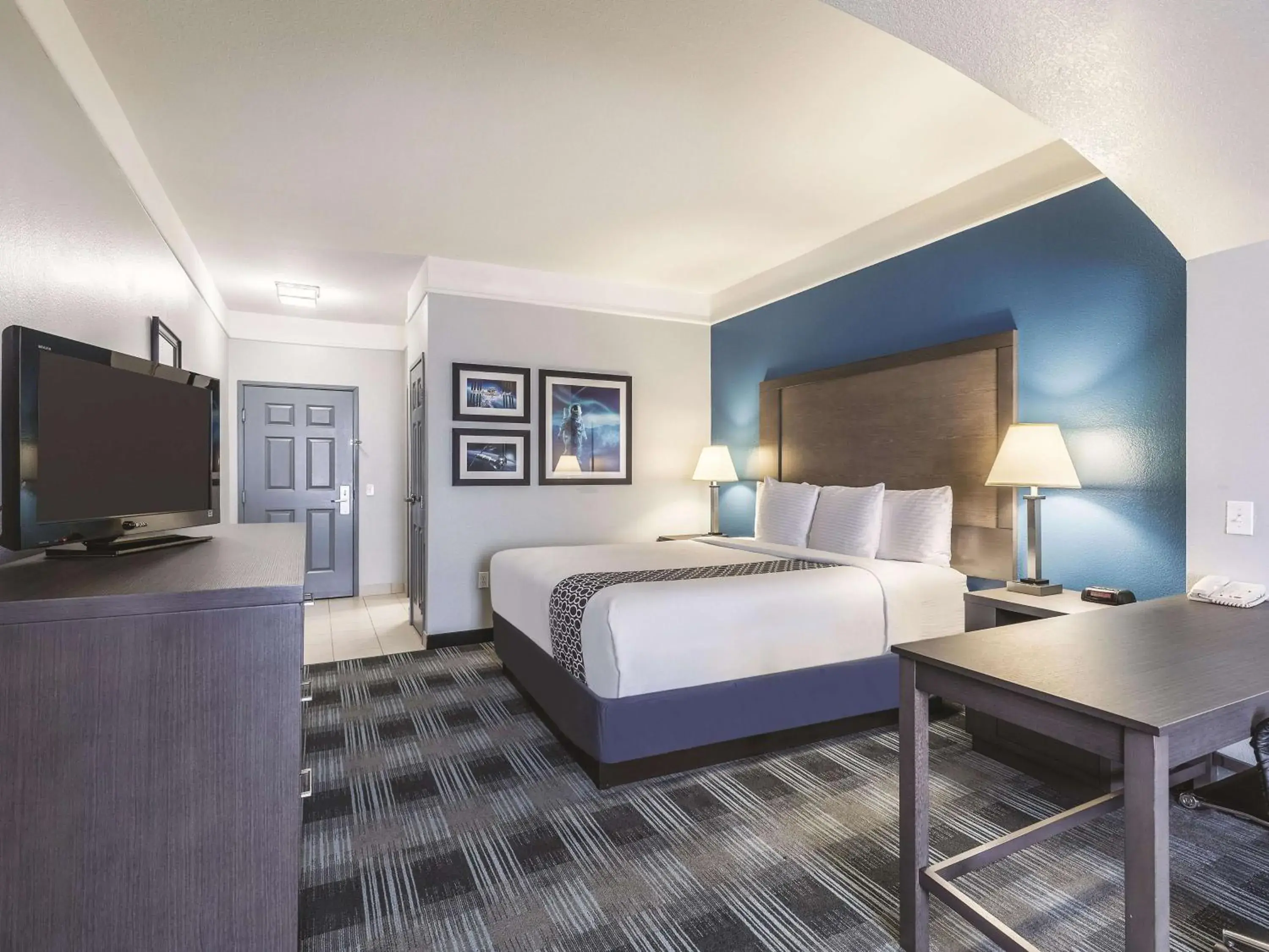 Excutive King room in La Quinta by Wyndham Houston/Clear Lake-NASA Excutive King room in La Quinta by Wyndham Houston/Clear Lake-NASA