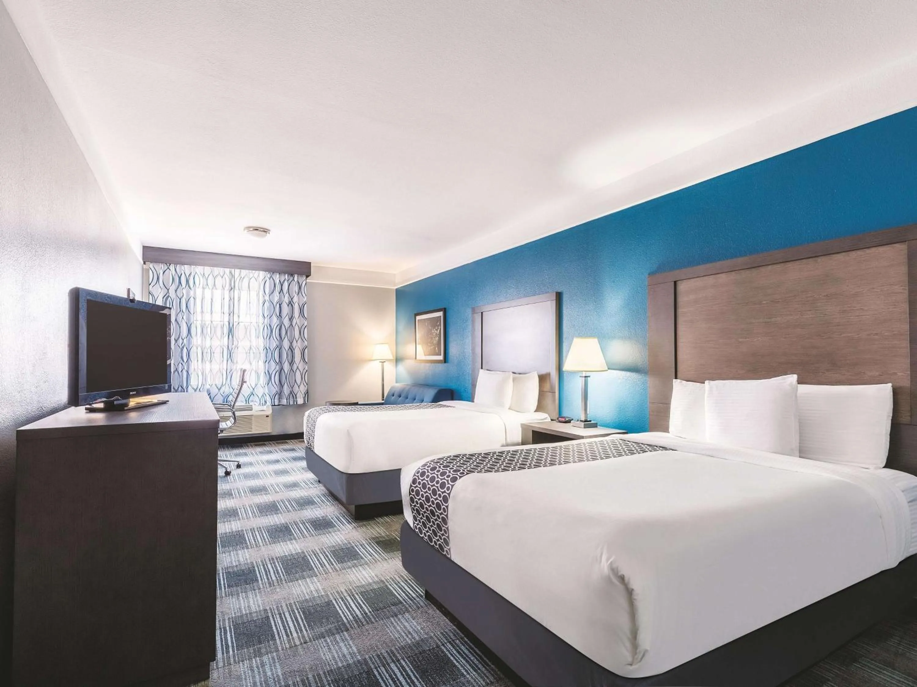 Photo of the whole room, Bed in La Quinta by Wyndham Houston/Clear Lake-NASA