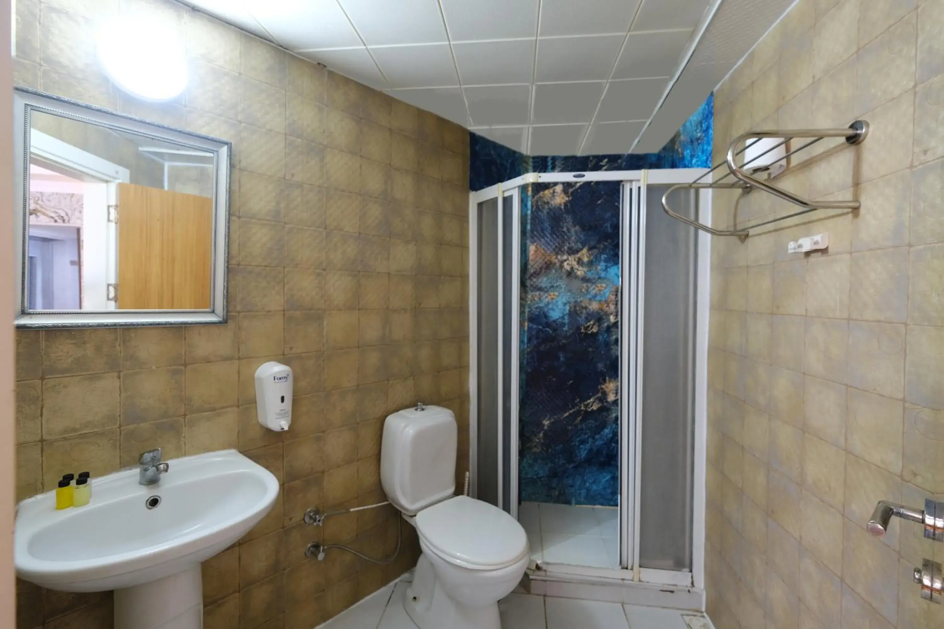 Quadruple Room in HOTELOZBEK Quadruple Room in HOTELOZBEK