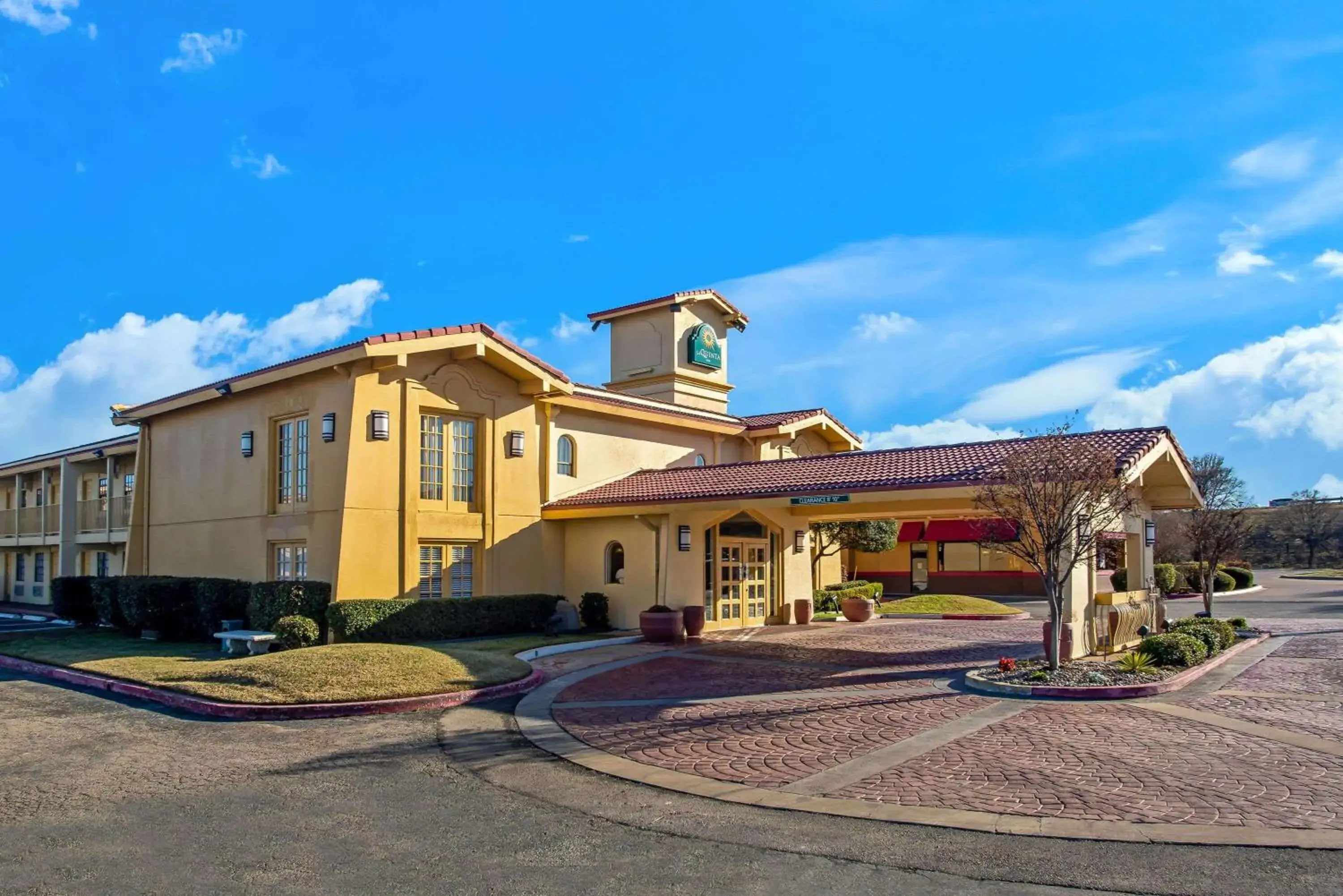 Property building in La Quinta Inn by Wyndham Killeen - Fort Hood Property building in La Quinta Inn by Wyndham Killeen - Fort Hood