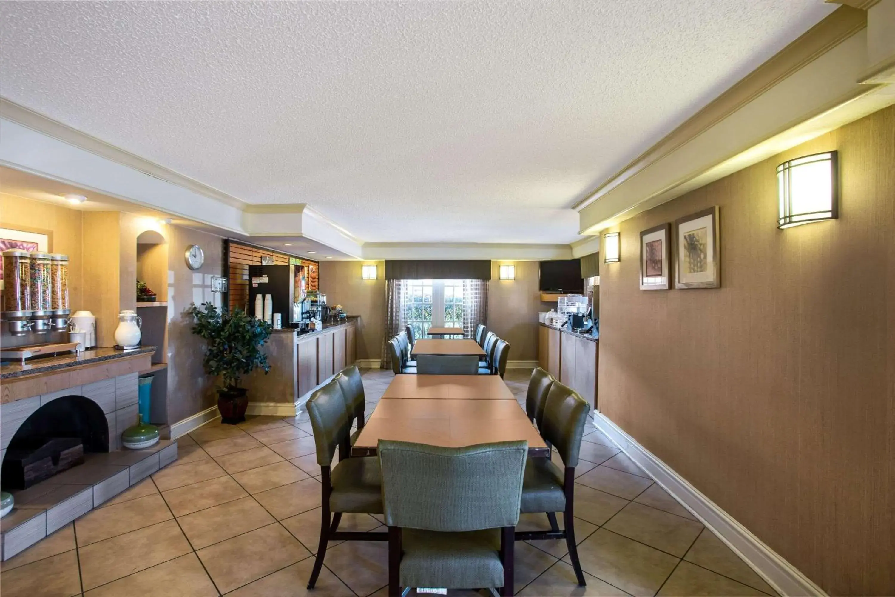 Restaurant/places to eat in La Quinta Inn by Wyndham Killeen - Fort Hood Restaurant/places to eat in La Quinta Inn by Wyndham Killeen - Fort Hood