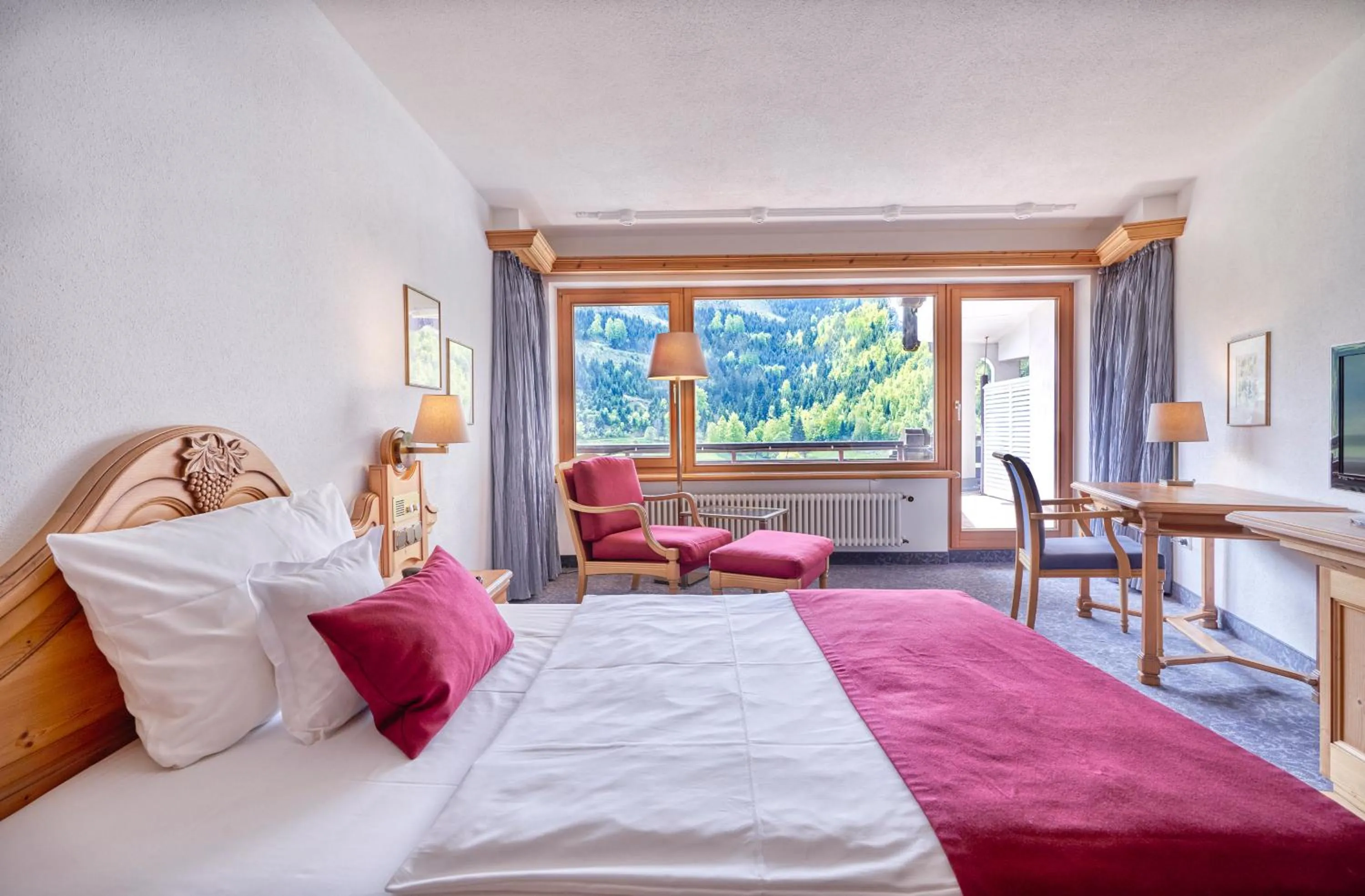 Photo of the whole room, Bed in Hotel Traube Tonbach