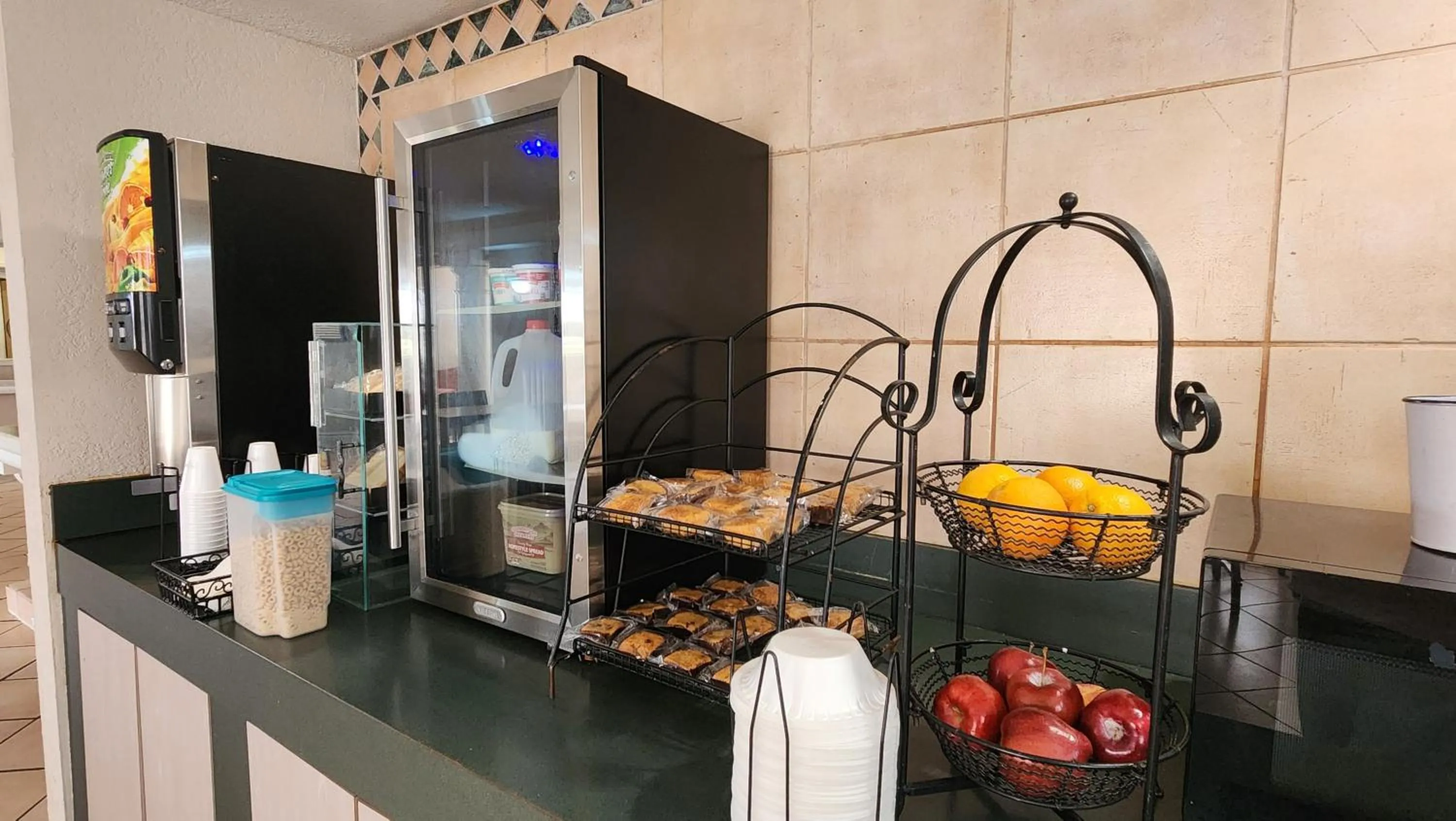 Breakfast in La Quinta Inn by Wyndham Clute Lake Jackson