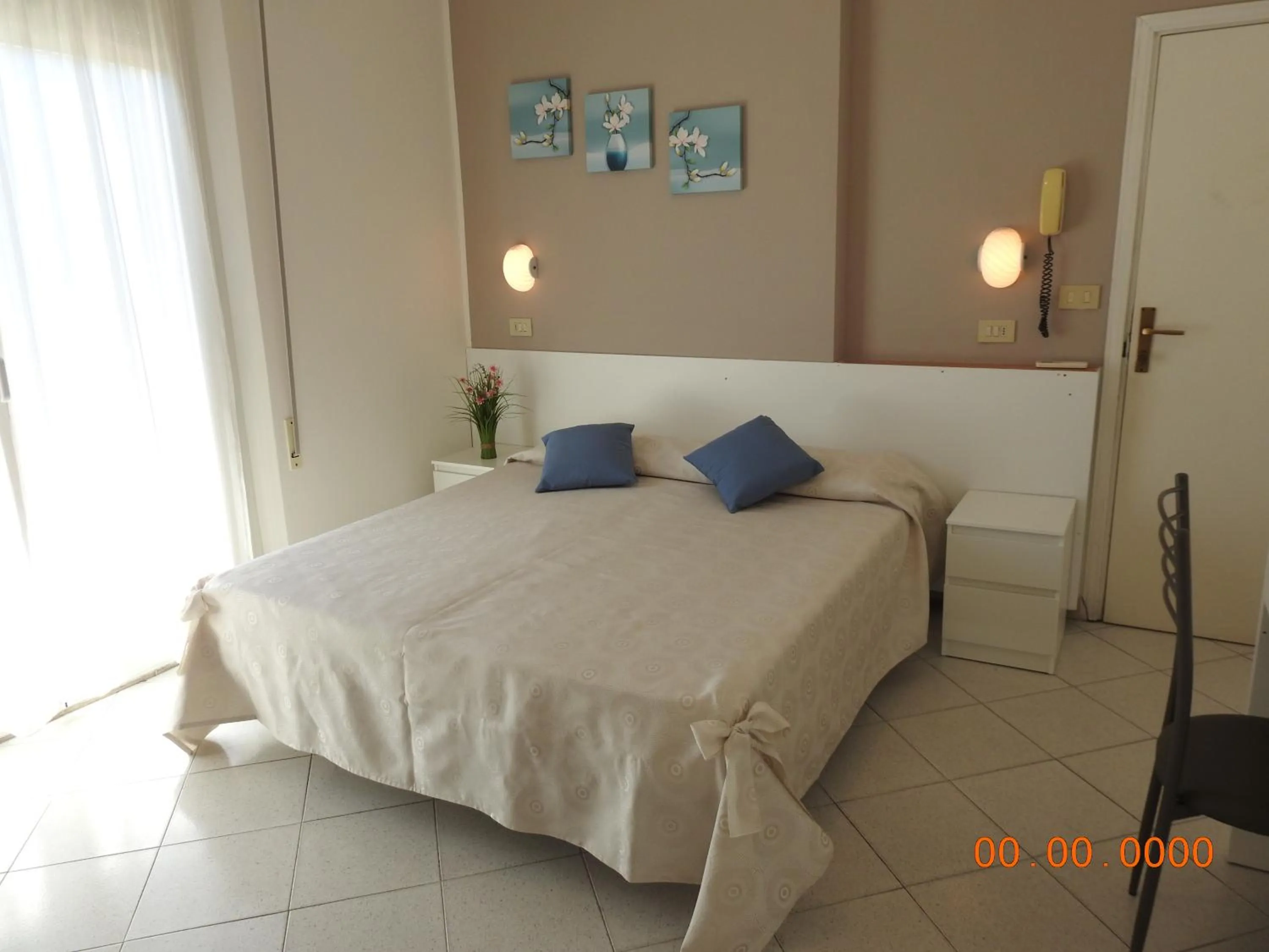 Photo of the whole room in Hotel La Bella Vita