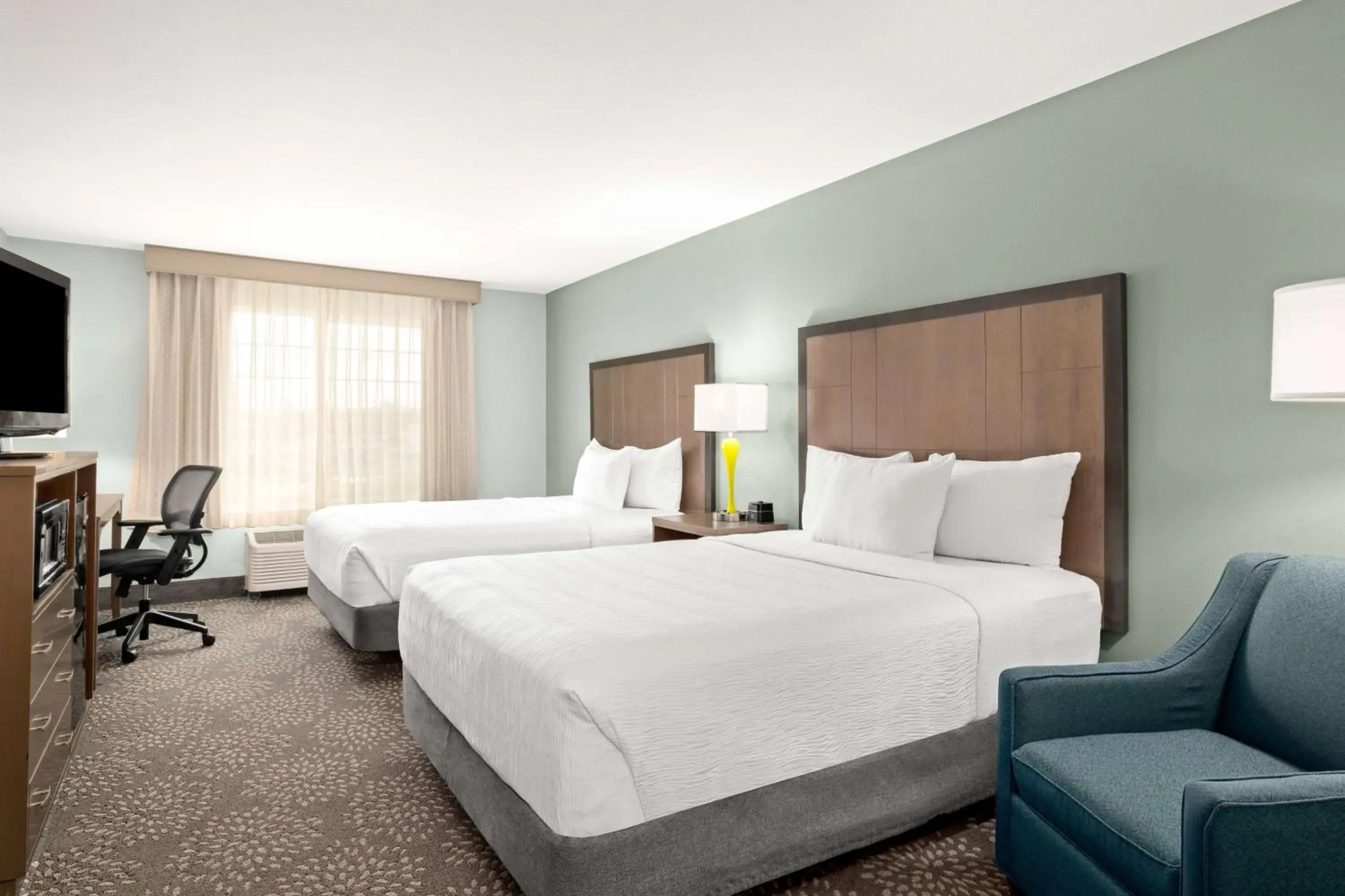 Photo of the whole room, Bed in La Quinta by Wyndham Newport Photo of the whole room, Bed in La Quinta by Wyndham Newport