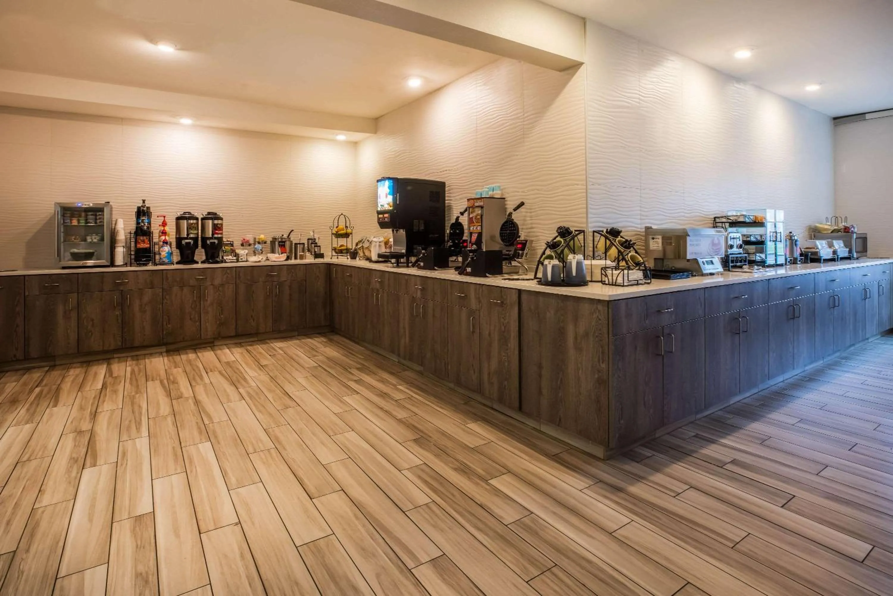 Restaurant/places to eat in La Quinta by Wyndham Newport