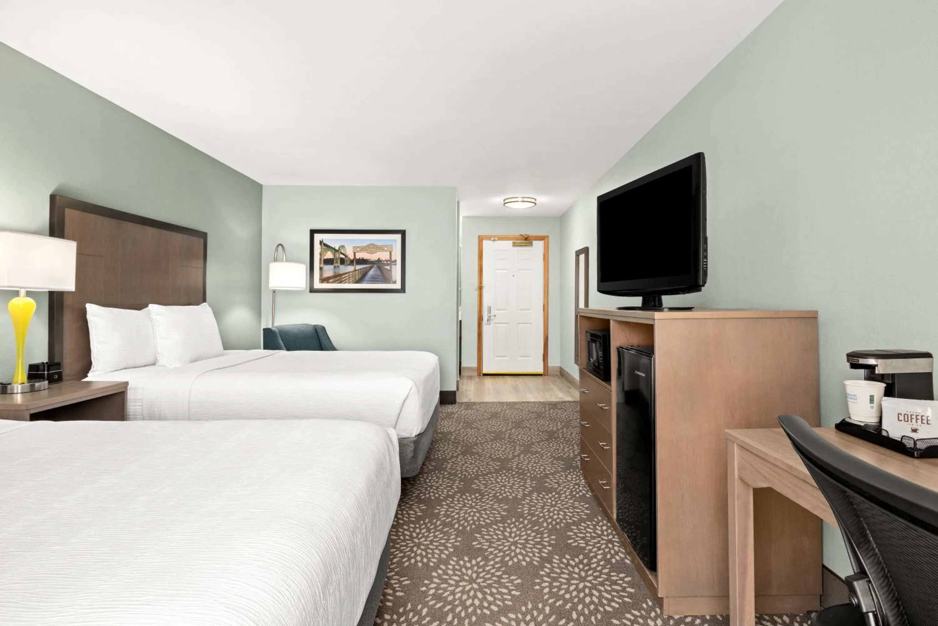 Bedroom, Bed in La Quinta by Wyndham Newport