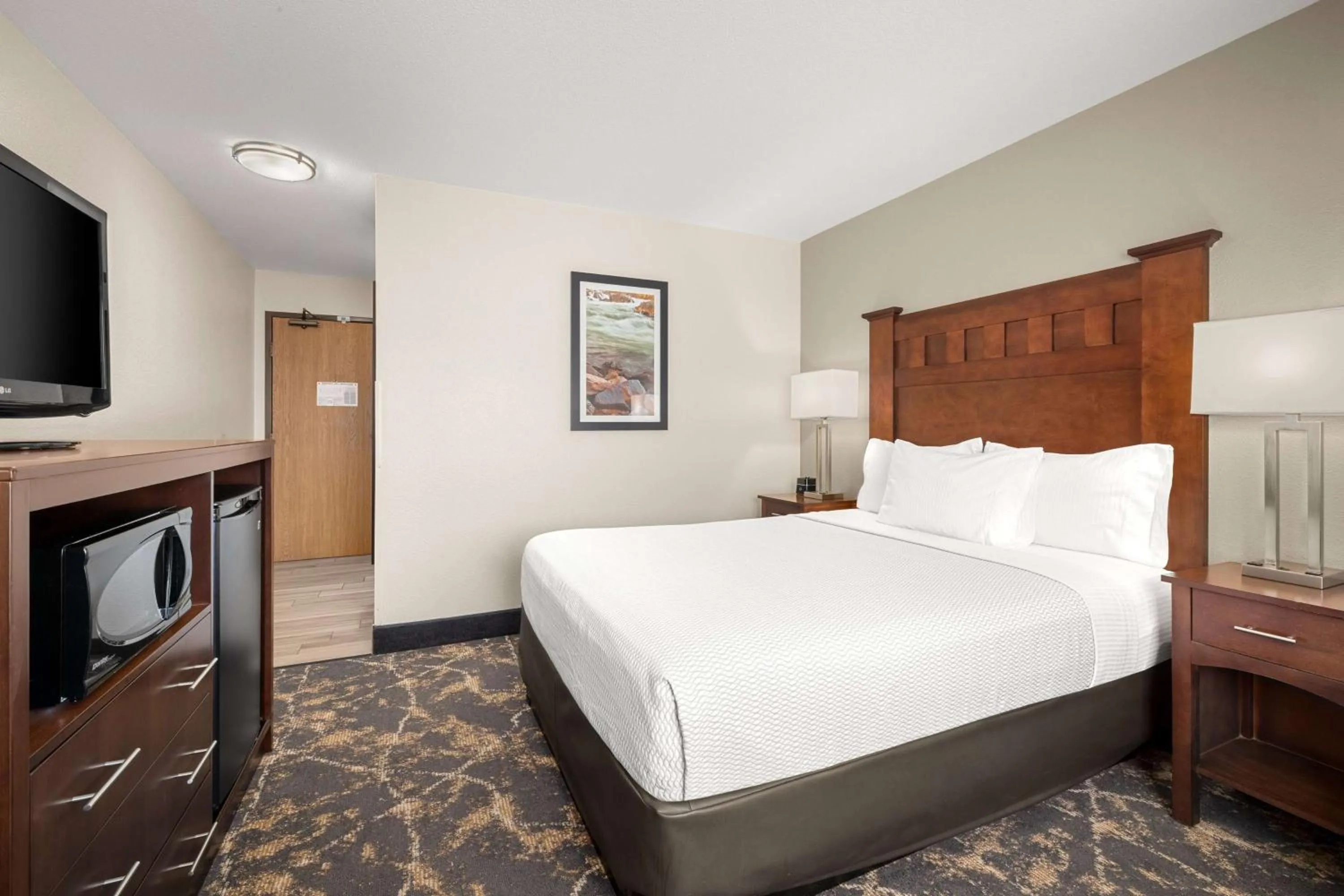 Photo of the whole room, Bed in La Quinta by Wyndham Grants Pass