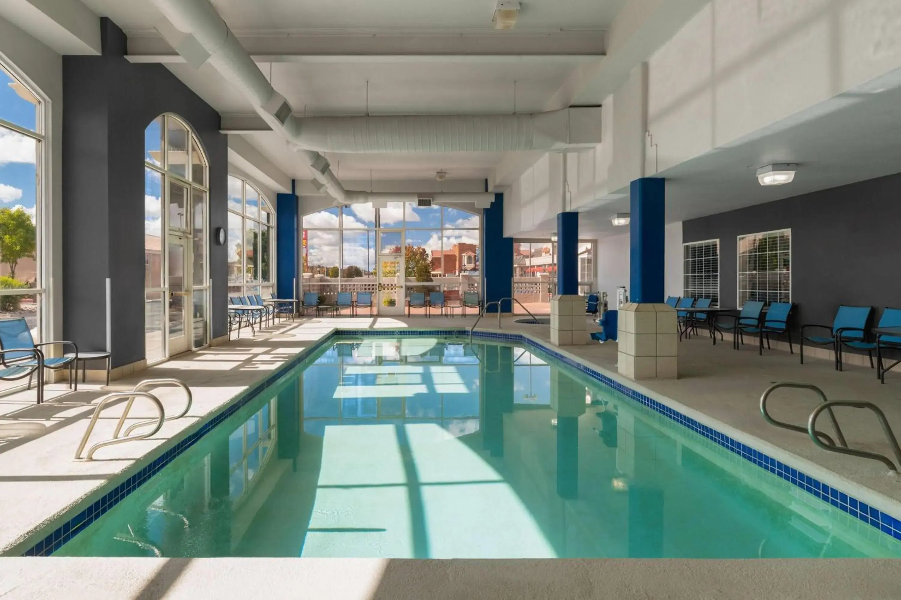 Swimming pool in La Quinta by Wyndham Gallup Swimming pool in La Quinta by Wyndham Gallup