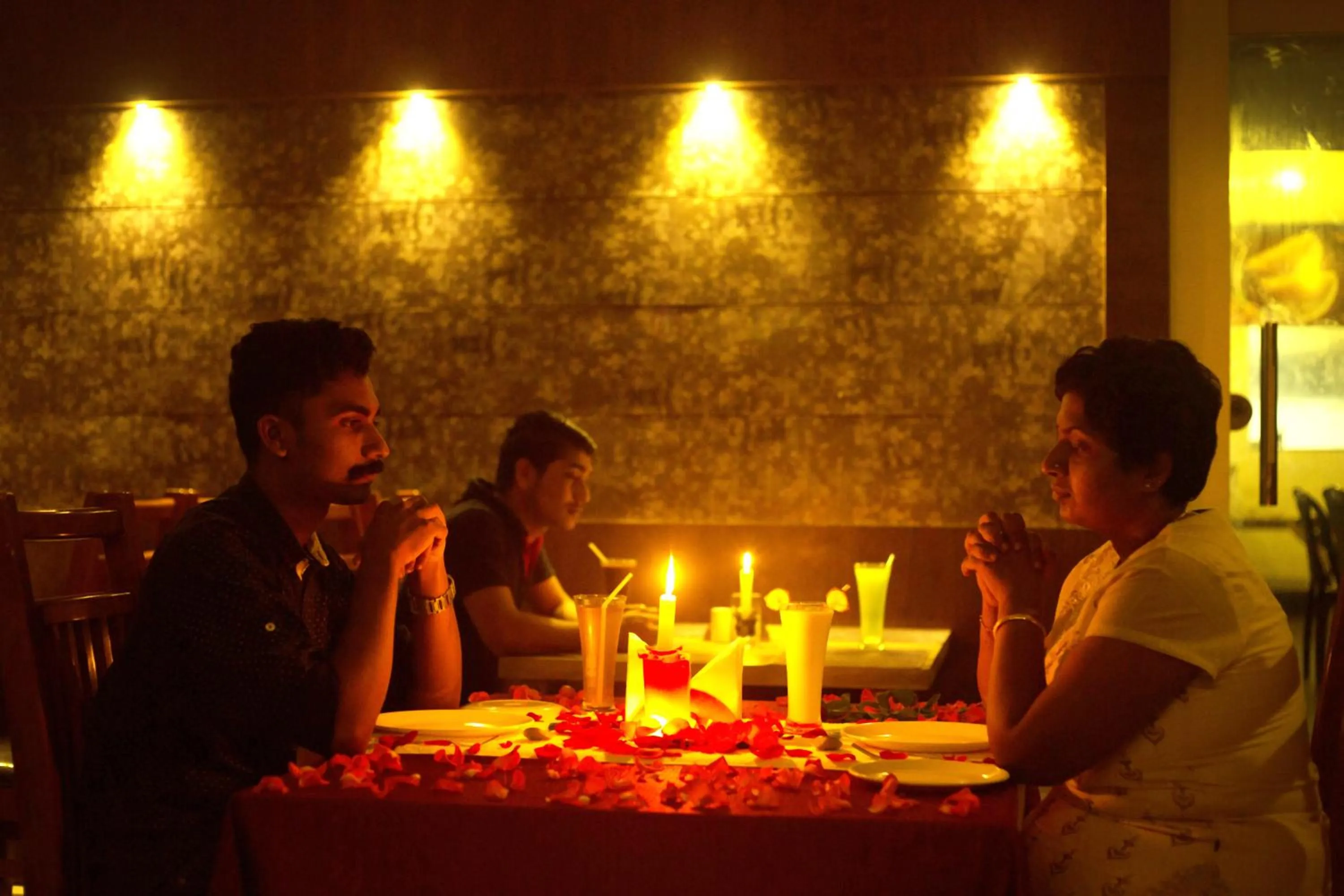 Restaurant/places to eat in Hotel Wayanad Square